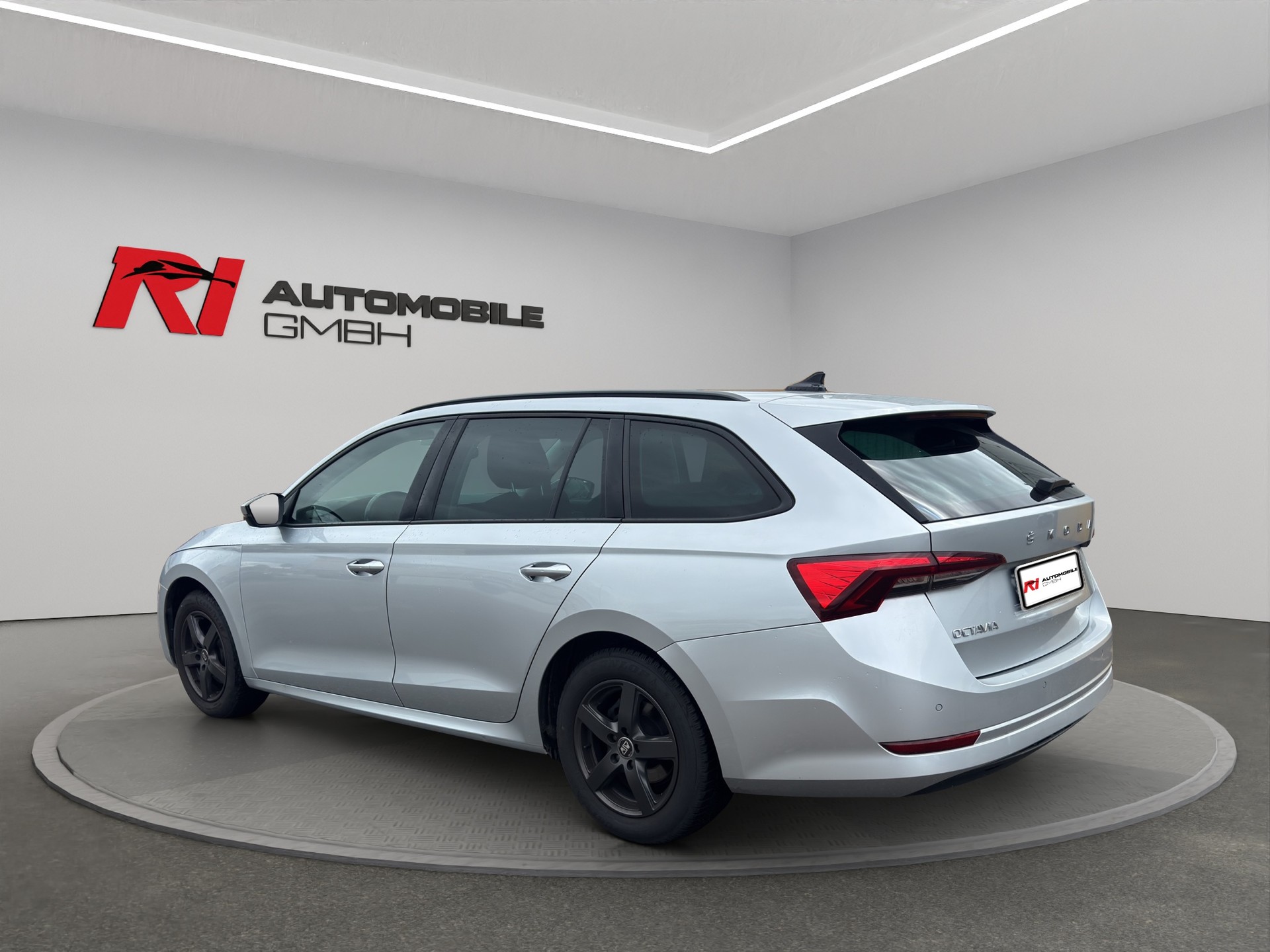 SKODA Octavia Combi 2.0 TDI DSG Ambition-image-6