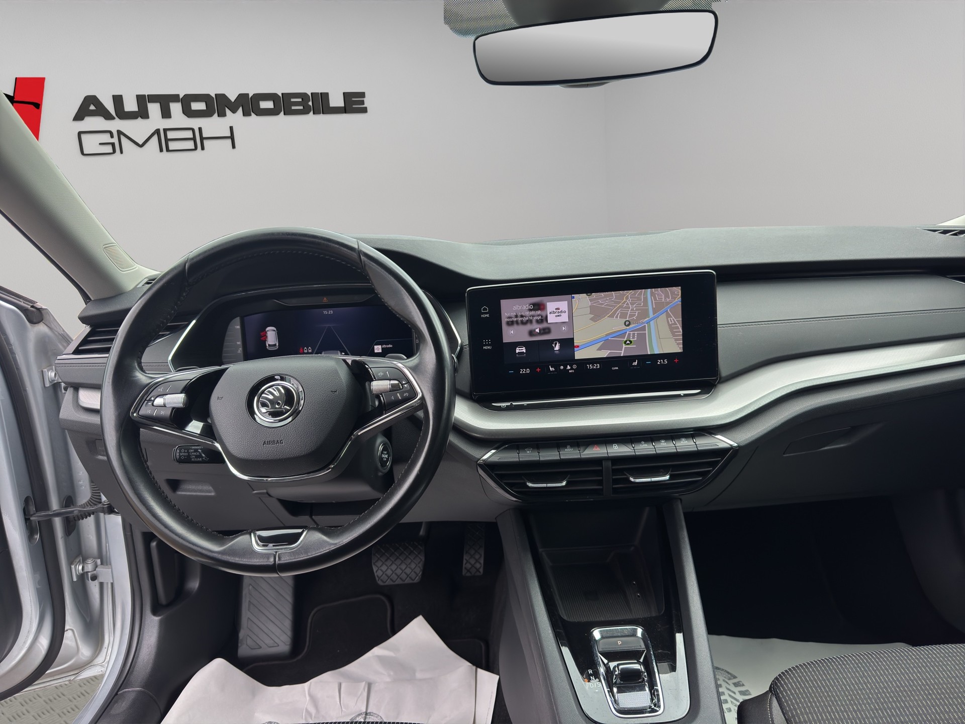 SKODA Octavia Combi 2.0 TDI DSG Ambition-image-12