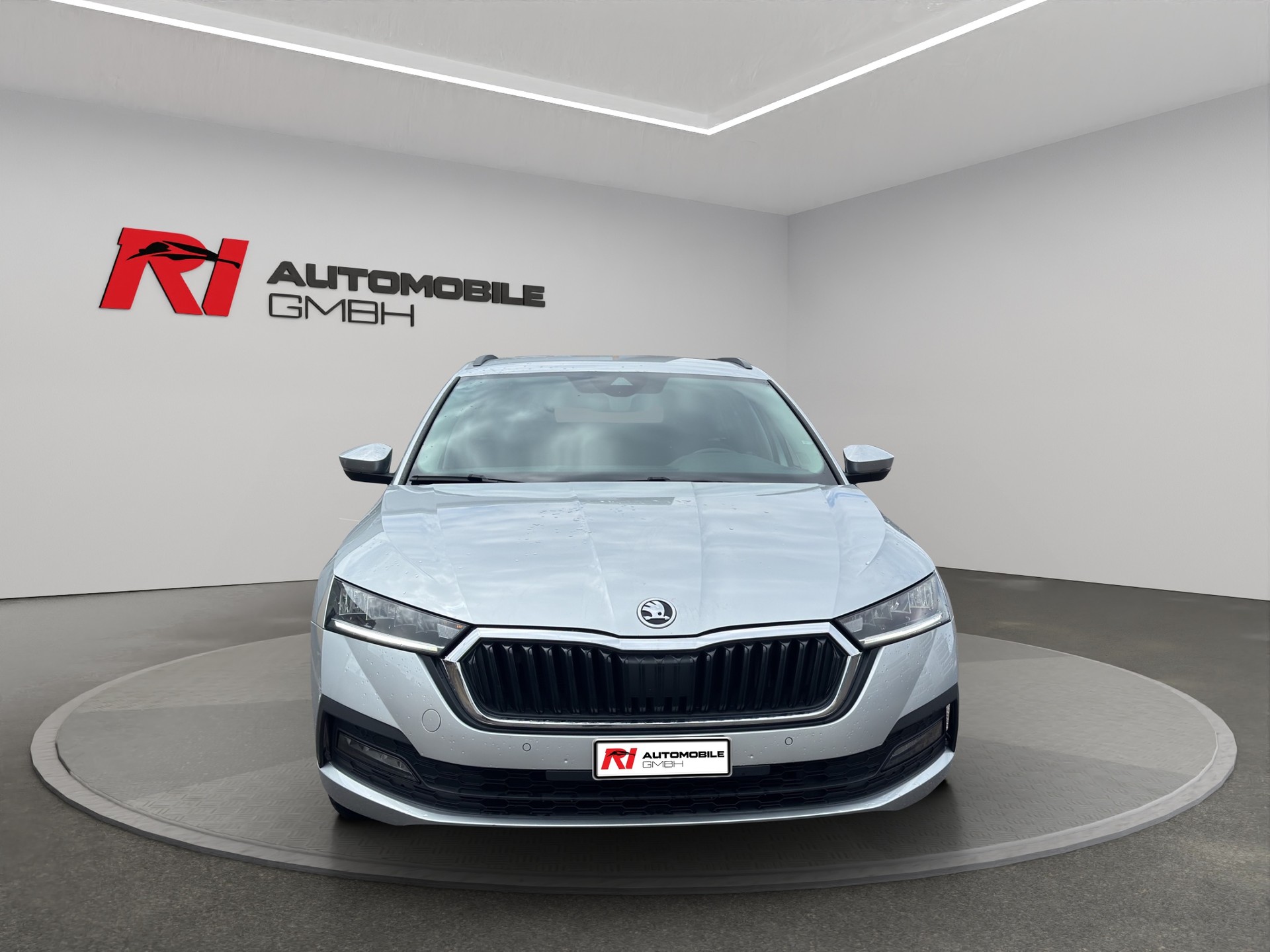 SKODA Octavia Combi 2.0 TDI DSG Ambition-showroom-element-1