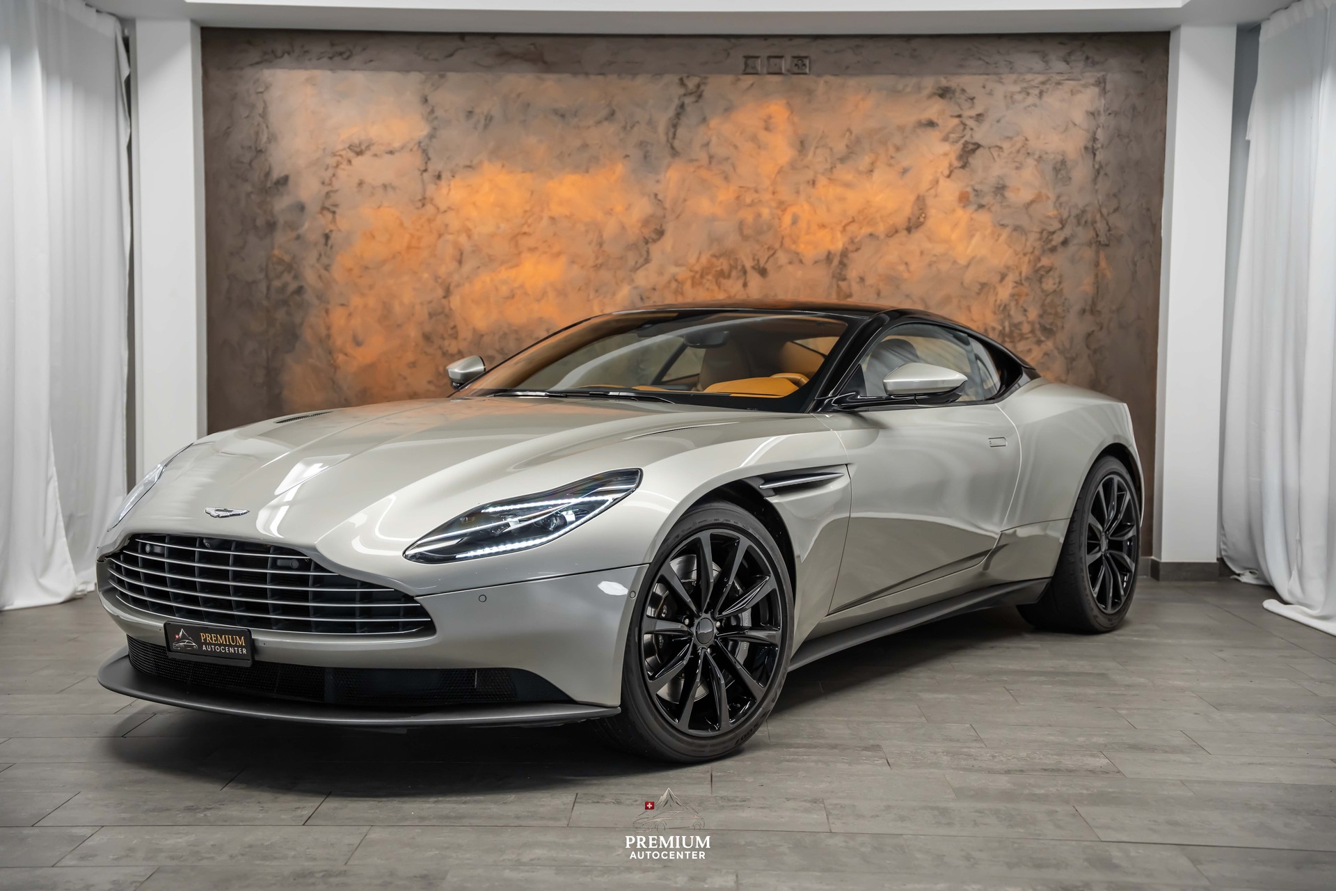 ASTON MARTIN DB11 V8 Touchtronic 3 *Silber Birch*B&O-Sound*Alcantara*360°*Timeless Garantie*