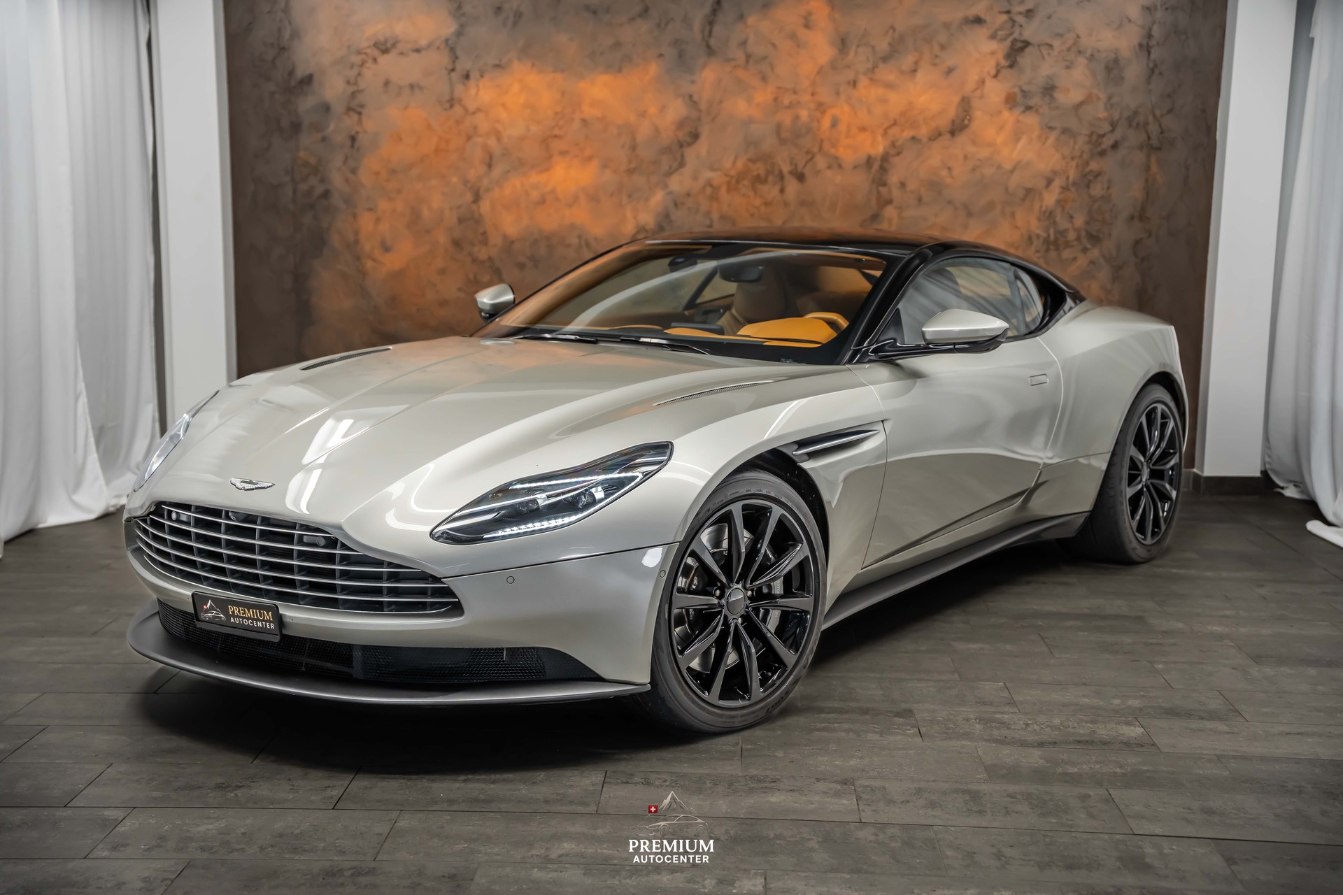 ASTON MARTIN DB11 V8 Touchtronic 3 *Silber Birch*B&O-Sound*Alcantara*360°*Timeless Garantie*-showroom-element-2