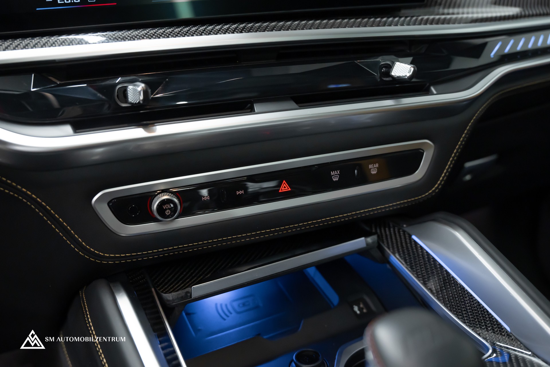 BMW X6 M Competition / Panorama / Assistenten / Carbon Fibre-image-25