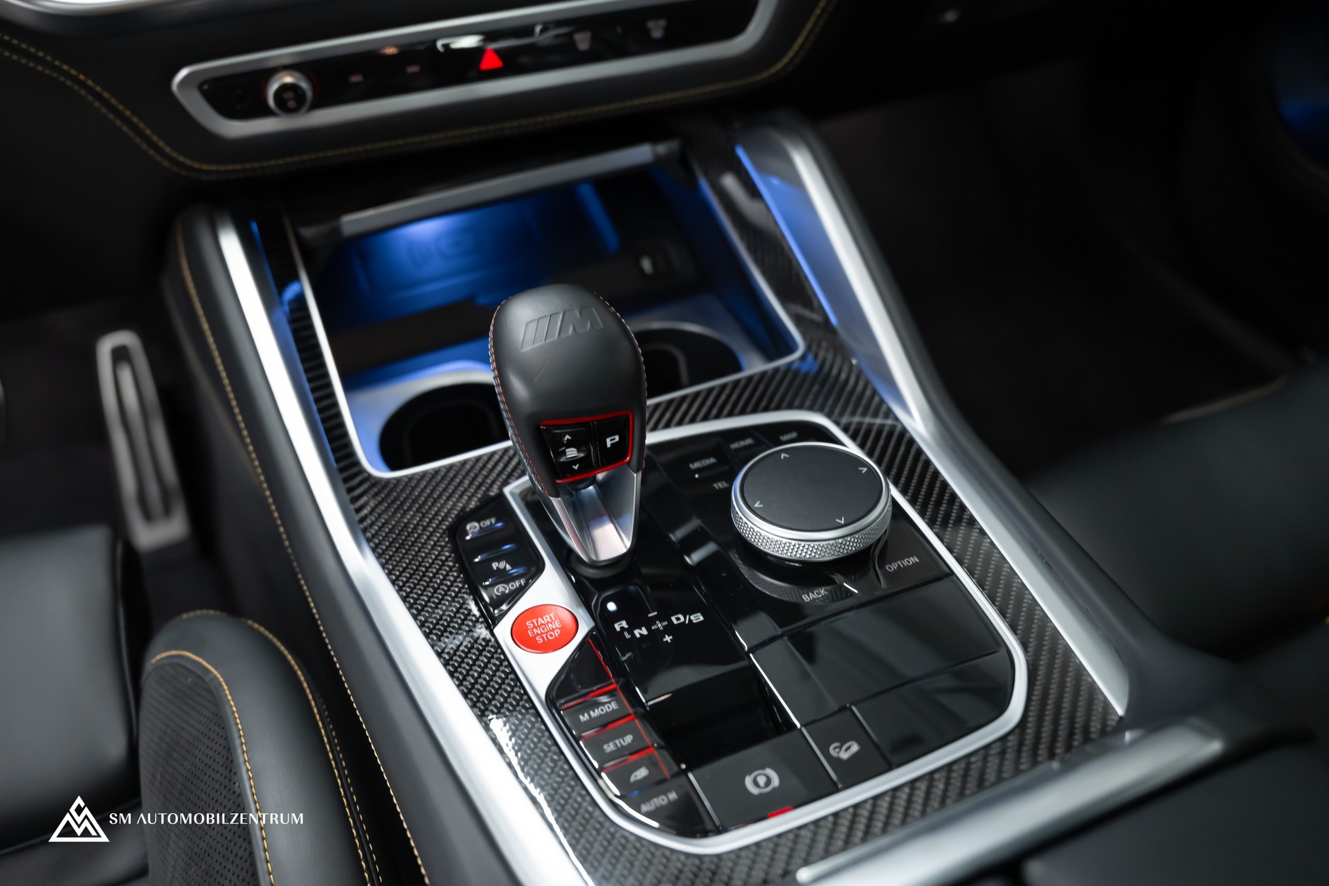 BMW X6 M Competition / Panorama / Assistenten / Carbon Fibre-image-15