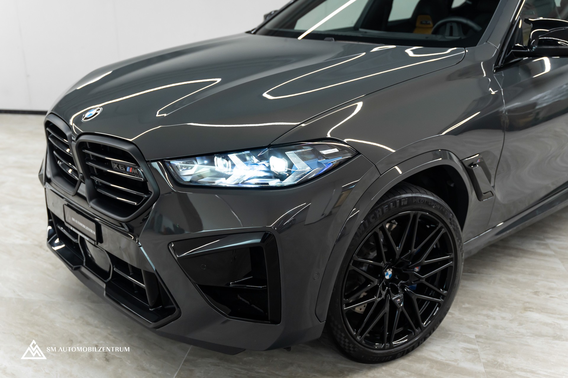 BMW X6 M Competition / Panorama / Assistenten / Carbon Fibre-image-3