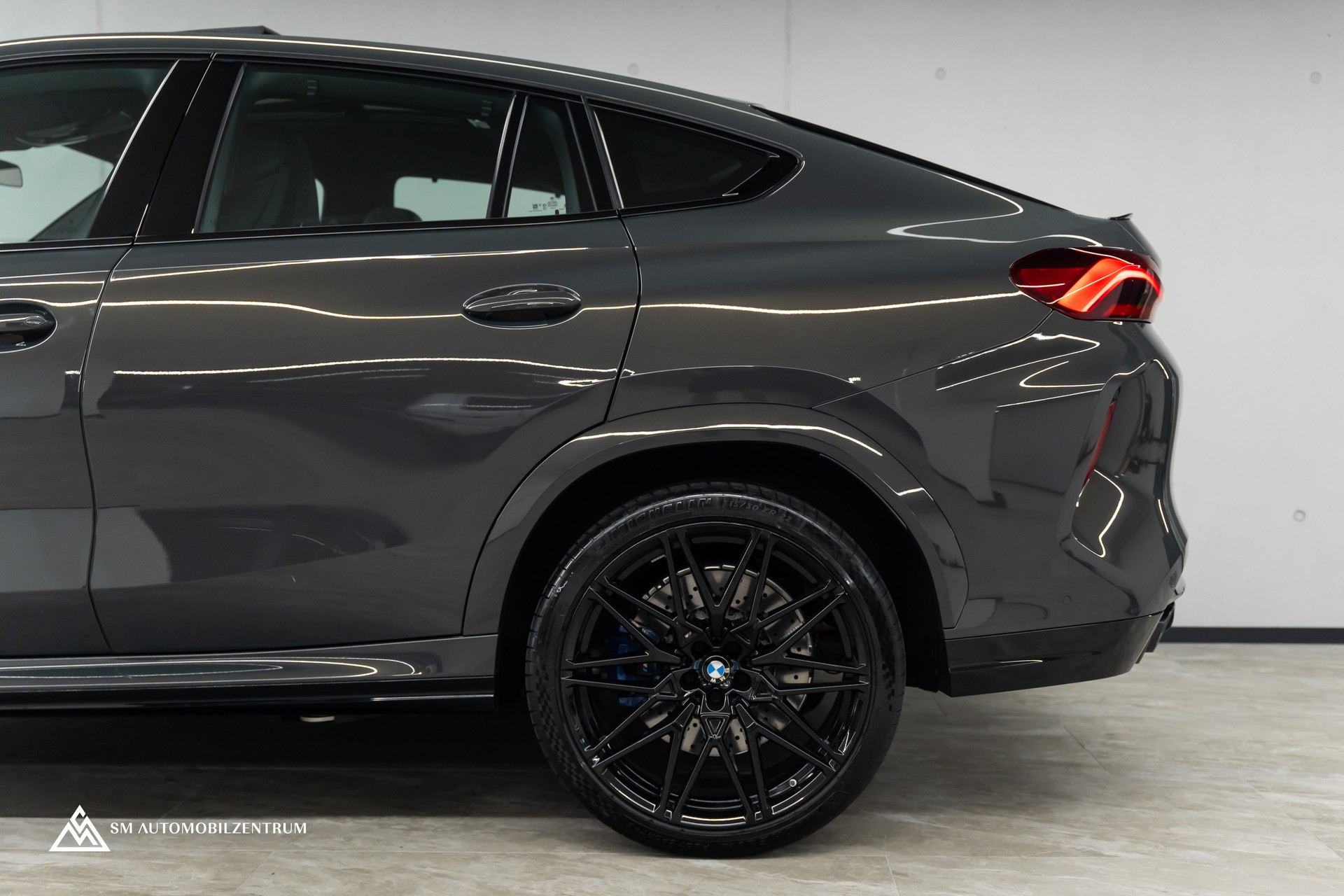 BMW X6 M Competition / Panorama / Assistenten / Carbon Fibre-image-6