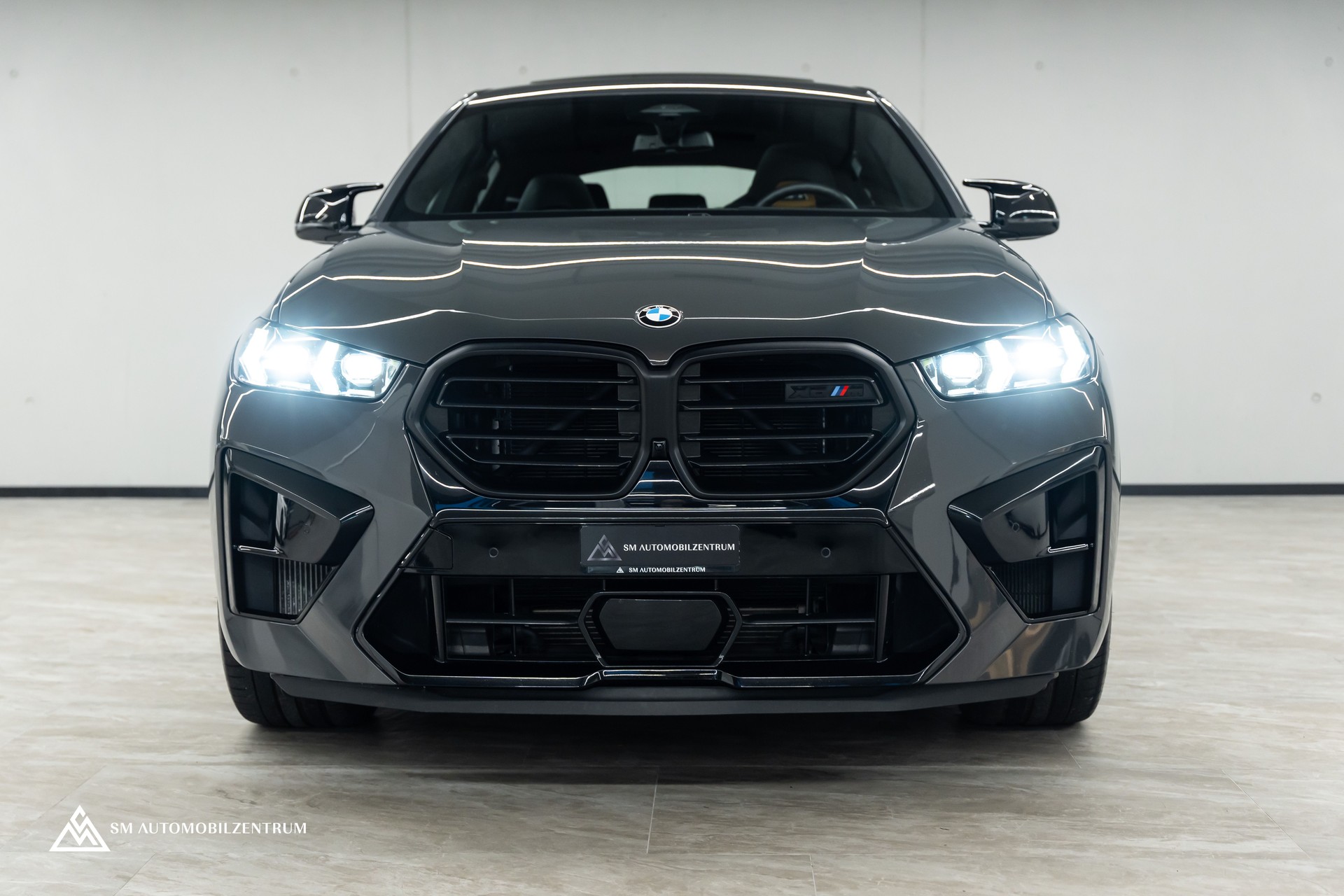 BMW X6 M Competition / Panorama / Assistenten / Carbon Fibre-image-1