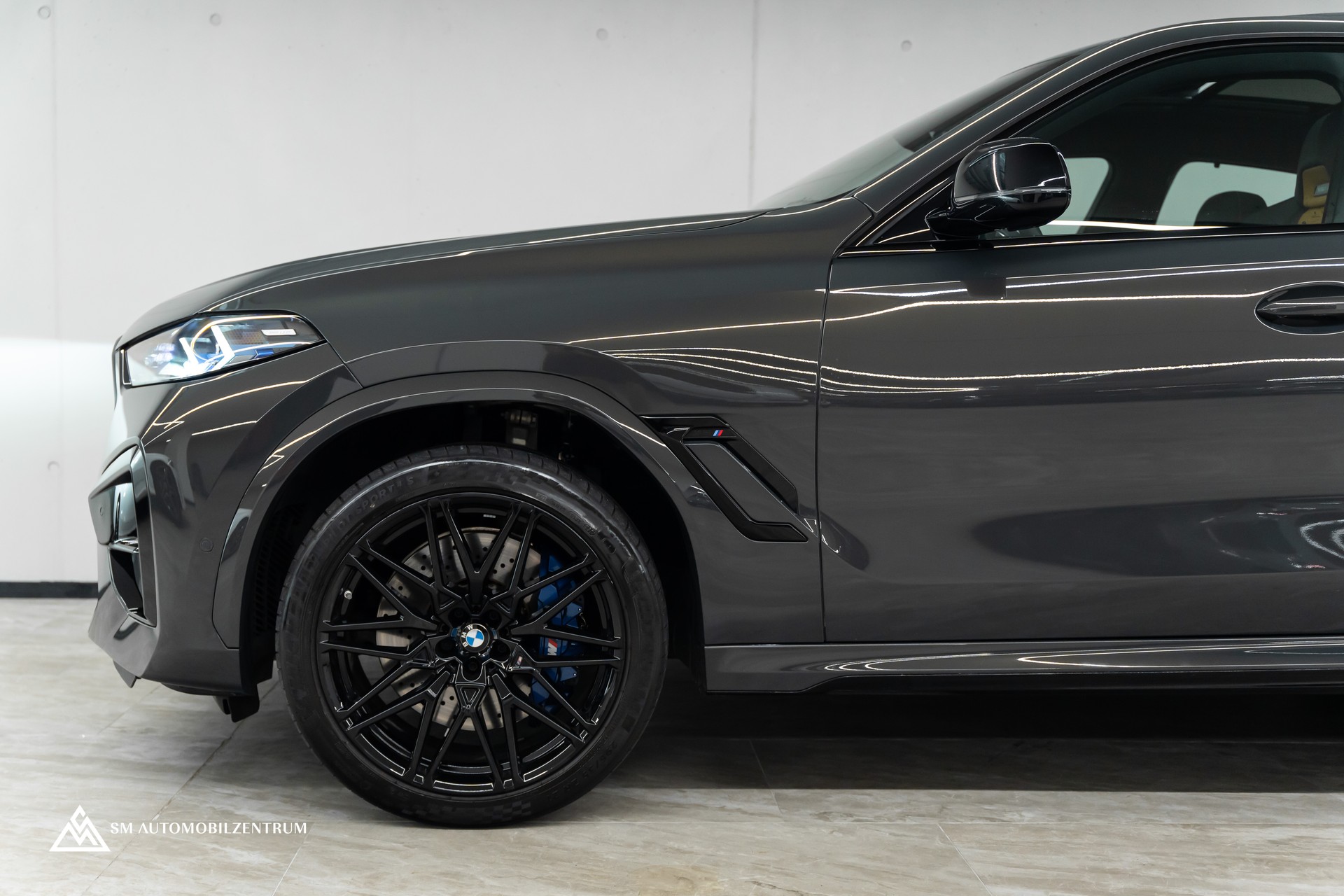 BMW X6 M Competition / Panorama / Assistenten / Carbon Fibre-image-7