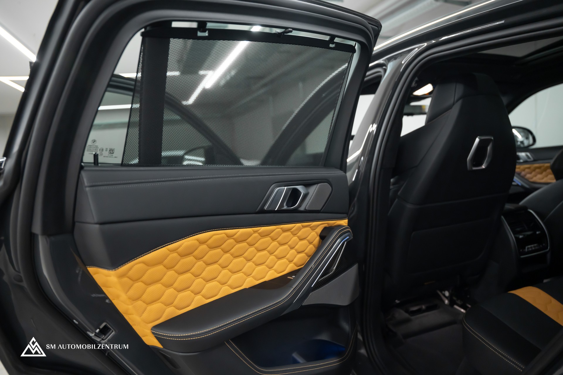 BMW X6 M Competition / Panorama / Assistenten / Carbon Fibre-image-13