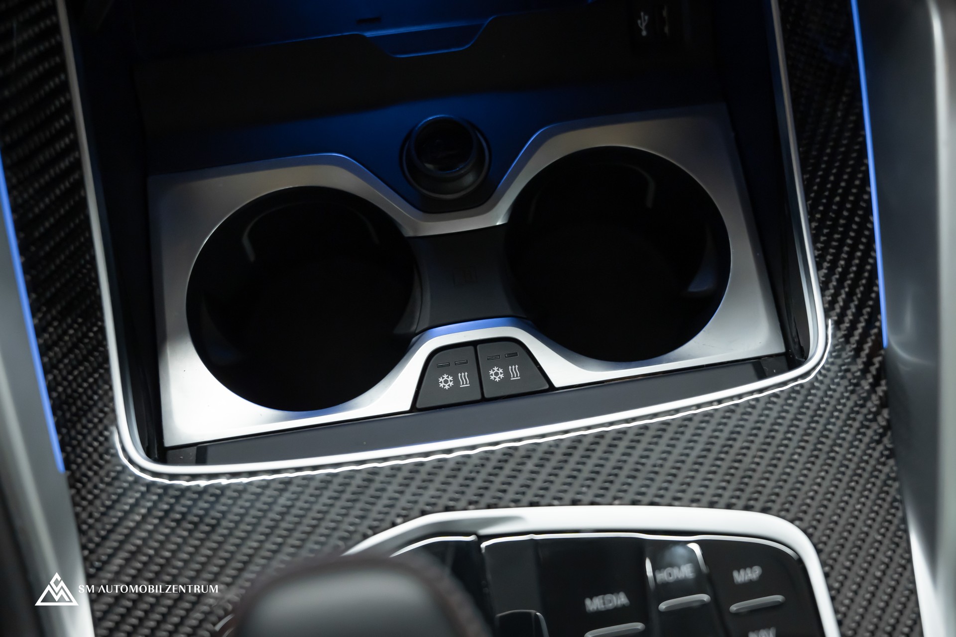 BMW X6 M Competition / Panorama / Assistenten / Carbon Fibre-image-33
