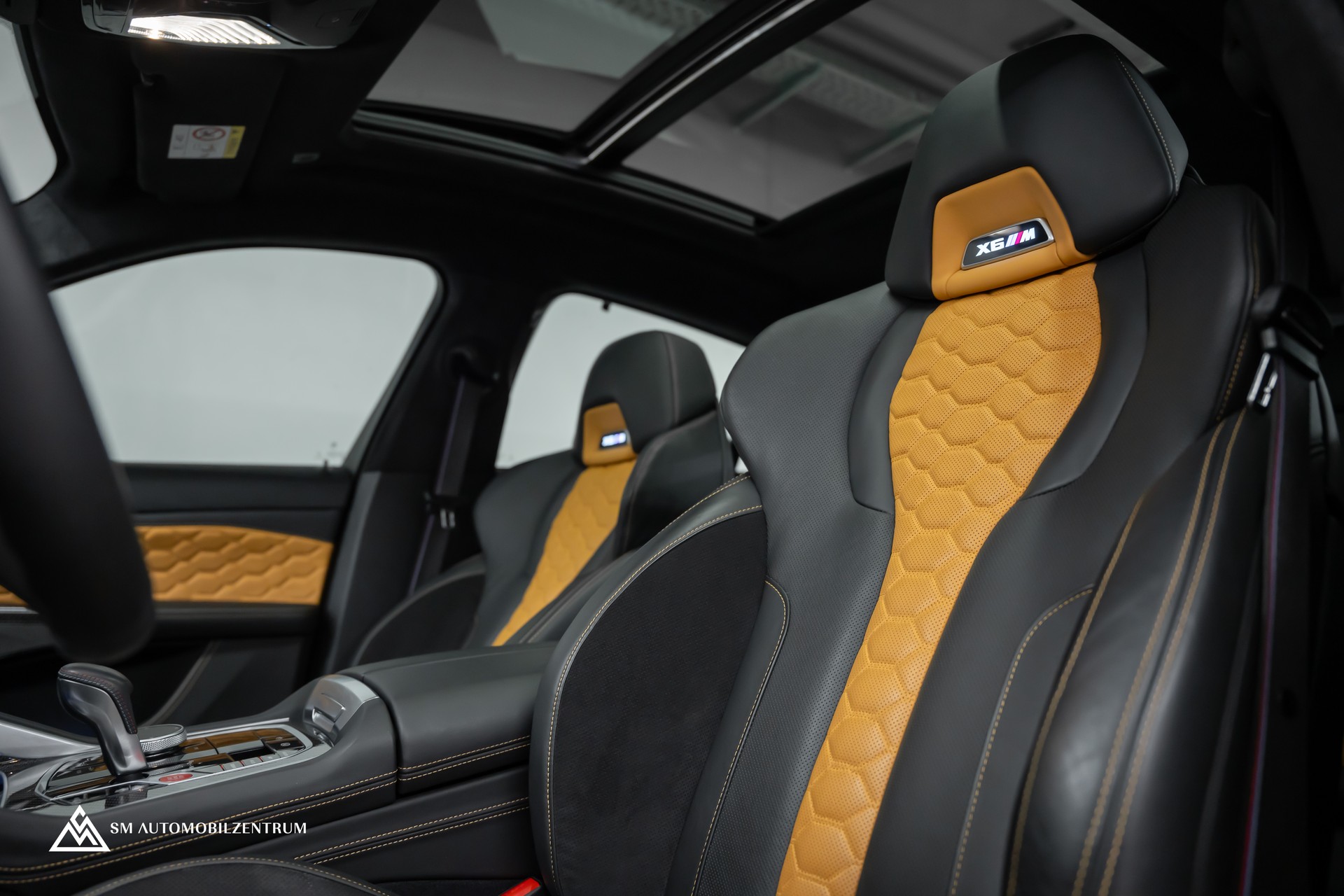 BMW X6 M Competition / Panorama / Assistenten / Carbon Fibre-image-12