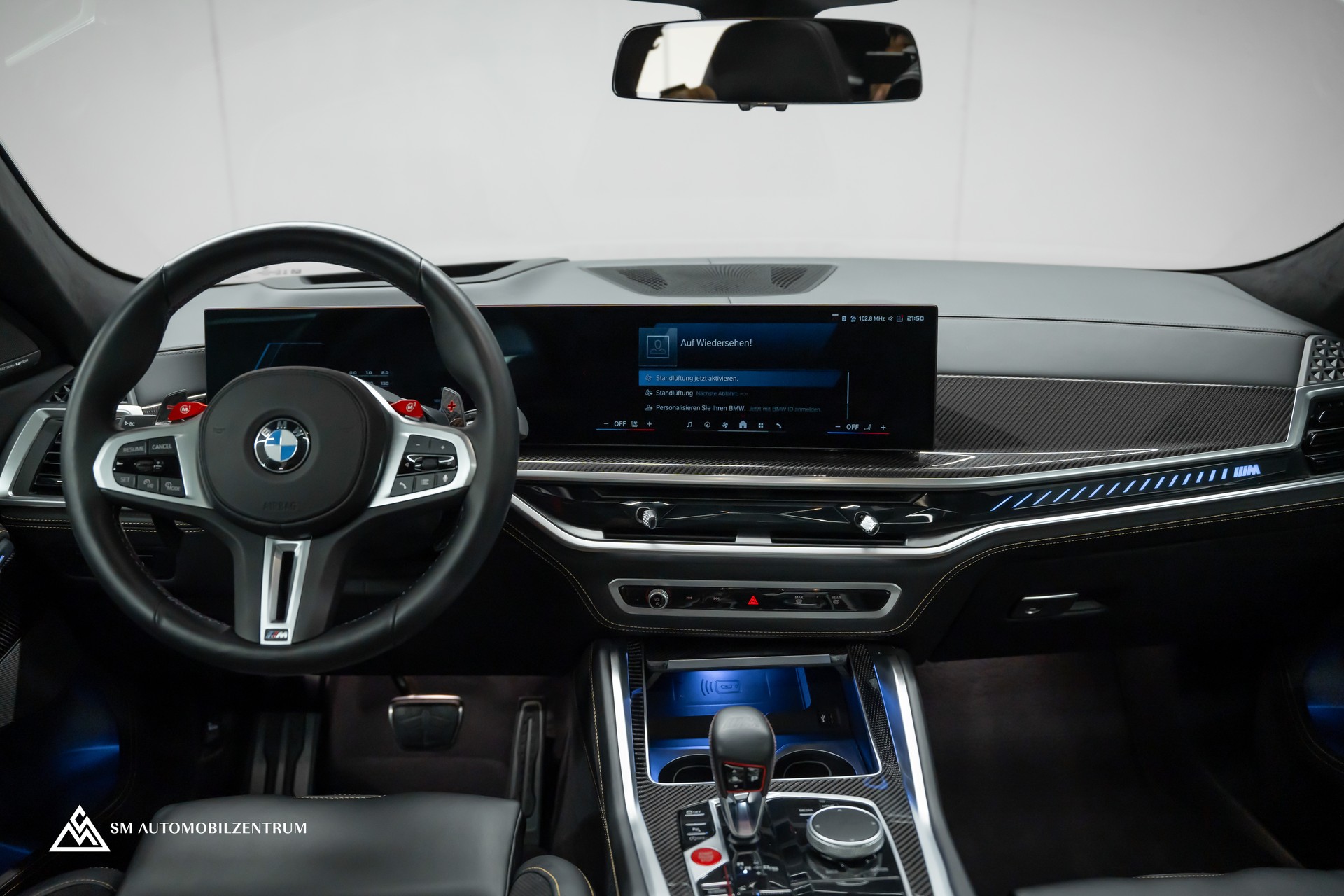 BMW X6 M Competition / Panorama / Assistenten / Carbon Fibre-image-34