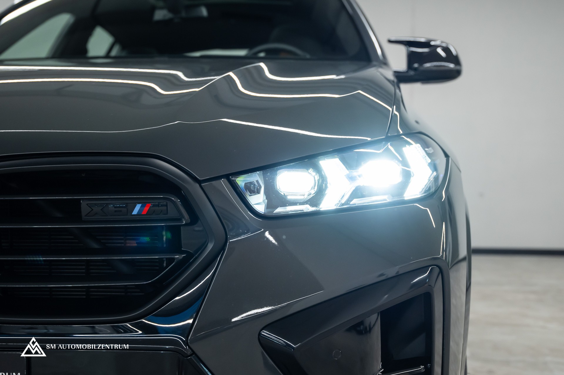 BMW X6 M Competition / Panorama / Assistenten / Carbon Fibre-image-2
