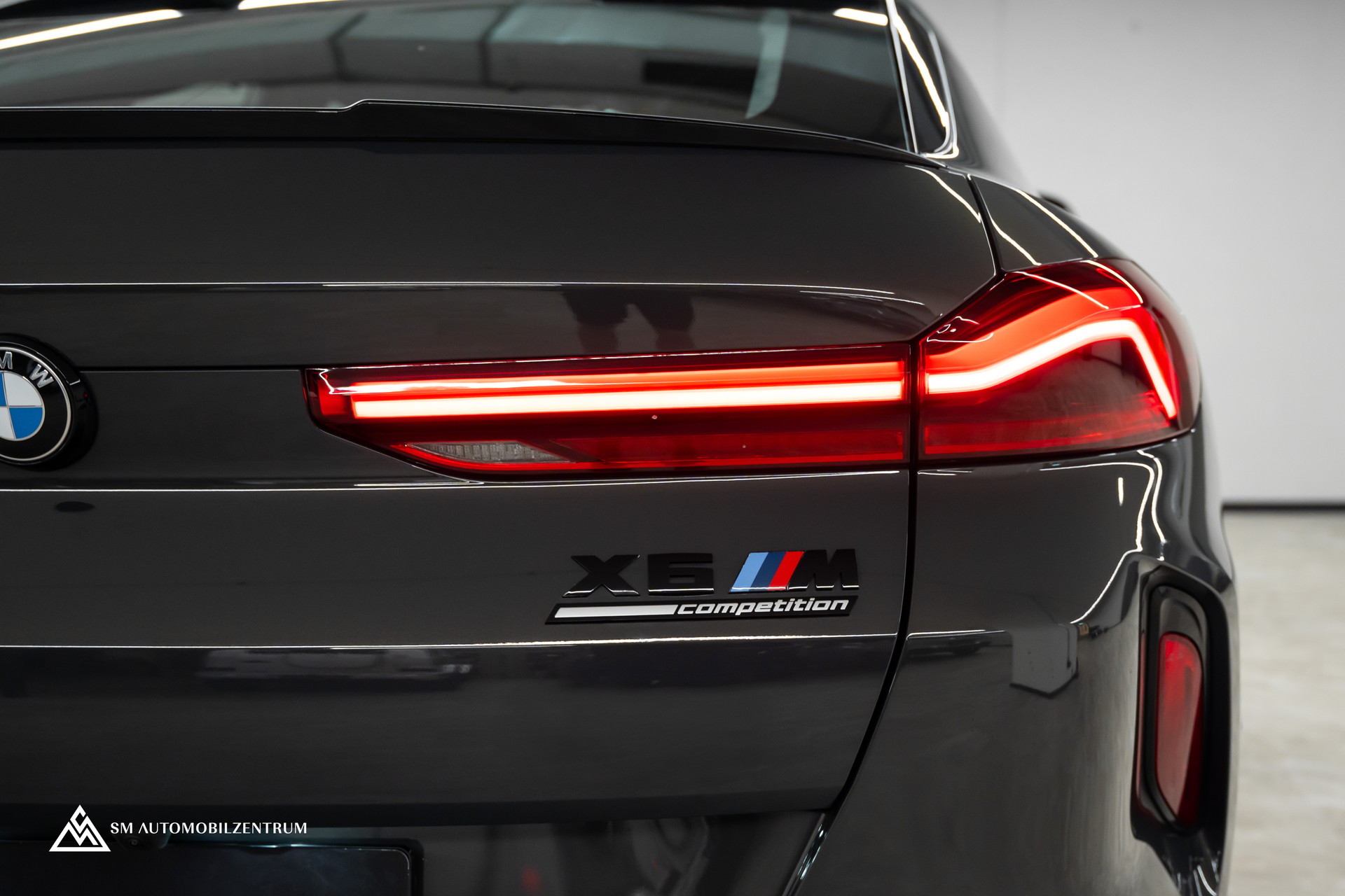 BMW X6 M Competition / Panorama / Assistenten / Carbon Fibre-image-35