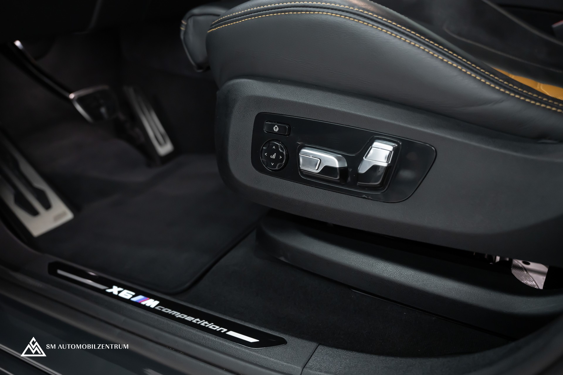 BMW X6 M Competition / Panorama / Assistenten / Carbon Fibre-image-19