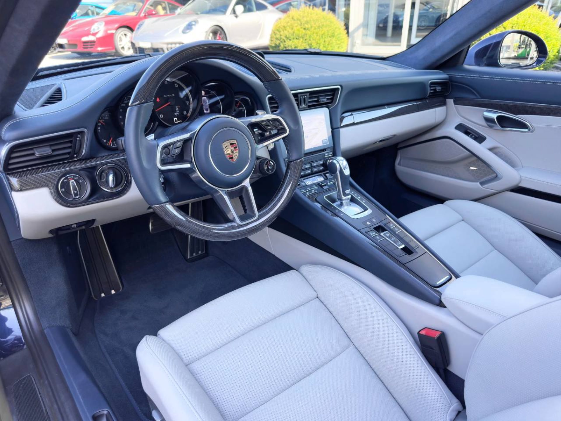 PORSCHE 911 Turbo S-showroom-element-3