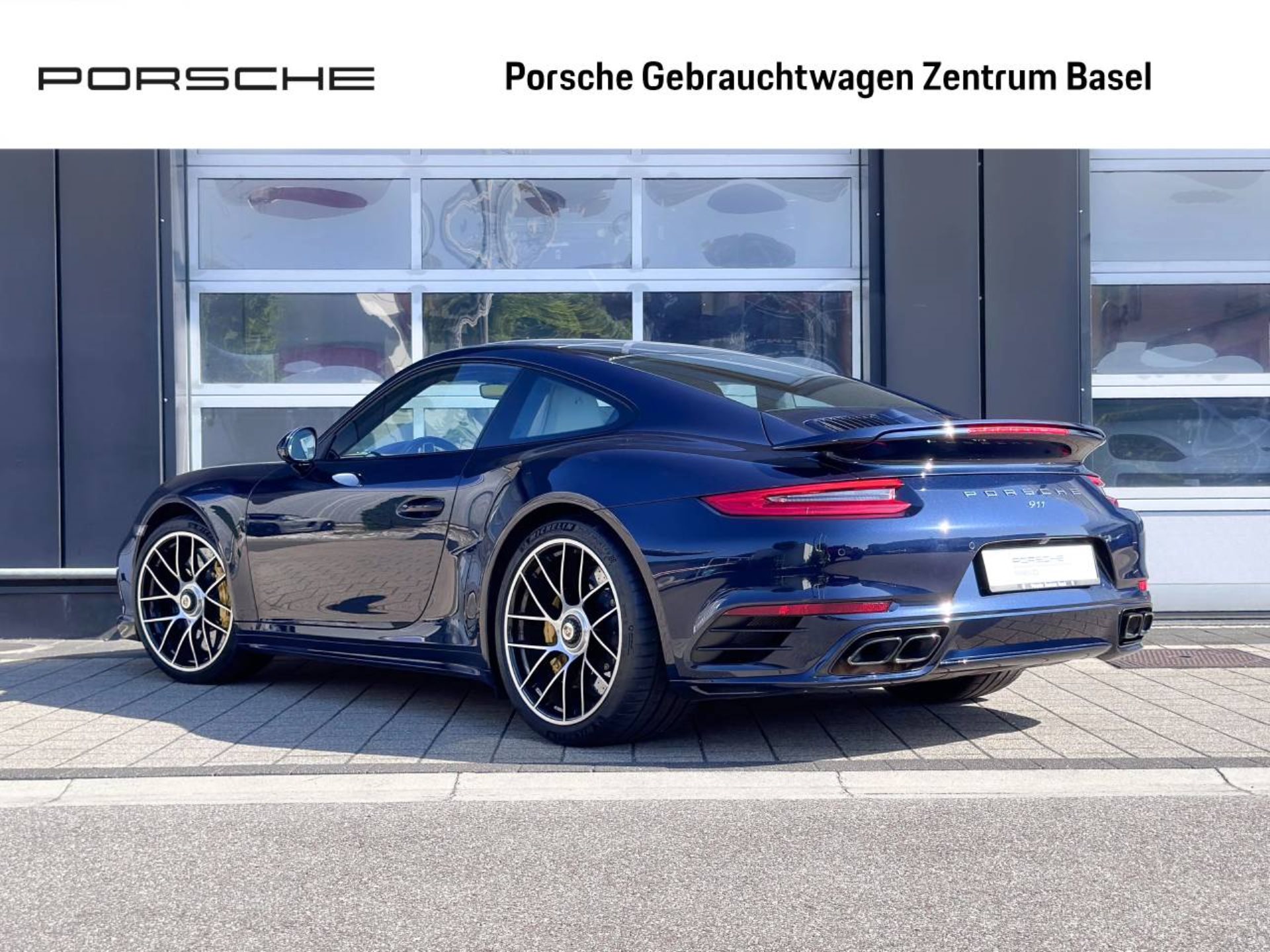 PORSCHE 911 Turbo S-showroom-element-2
