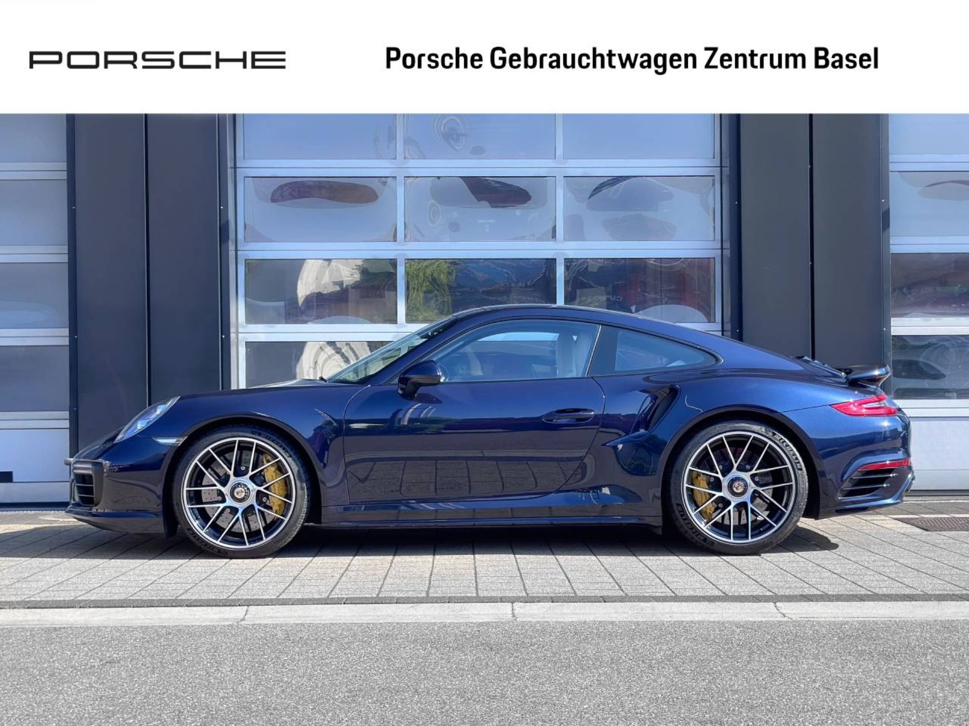 PORSCHE 911 Turbo S-showroom-element-1