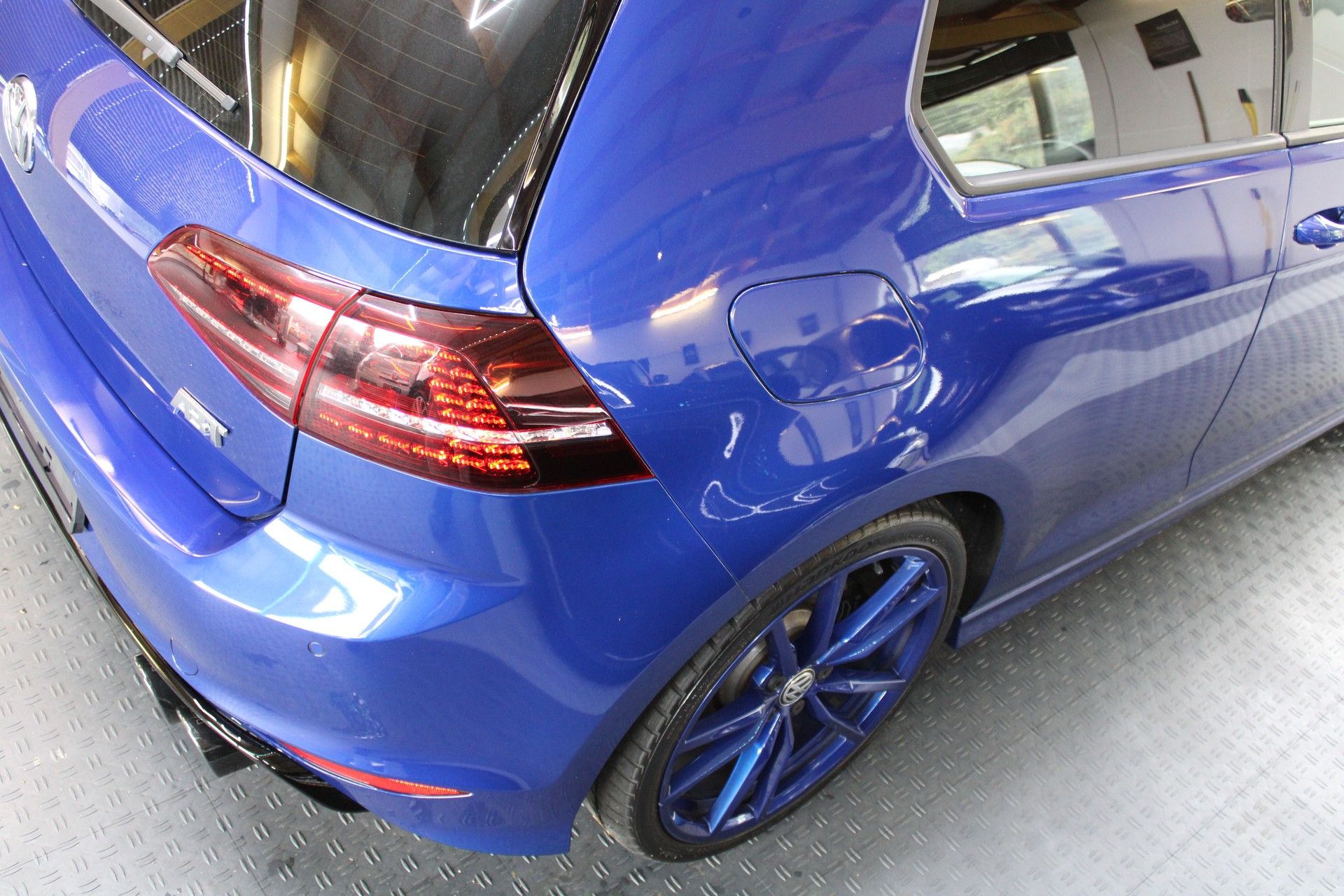 VW Golf 2.0 TSI R 4Motion DSG-image-12