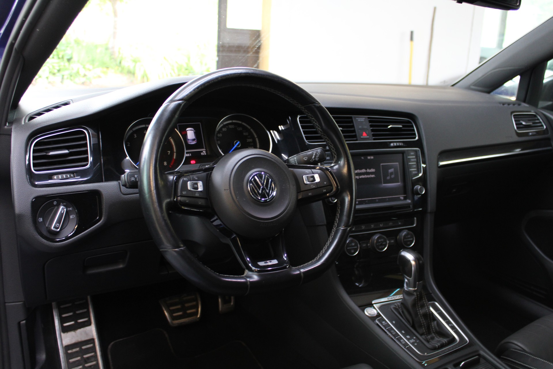 VW Golf 2.0 TSI R 4Motion DSG-image-6