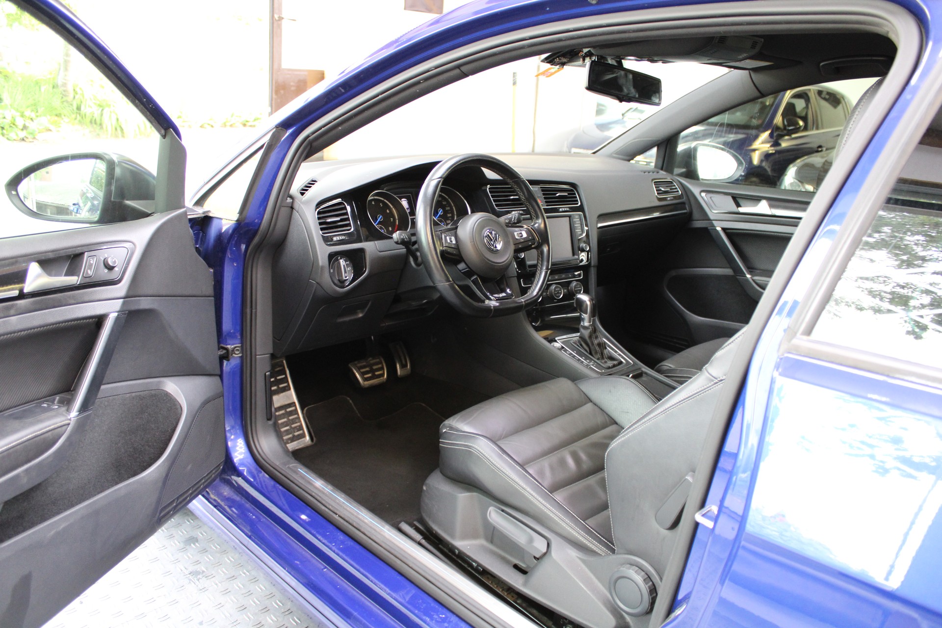 VW Golf 2.0 TSI R 4Motion DSG-image-7