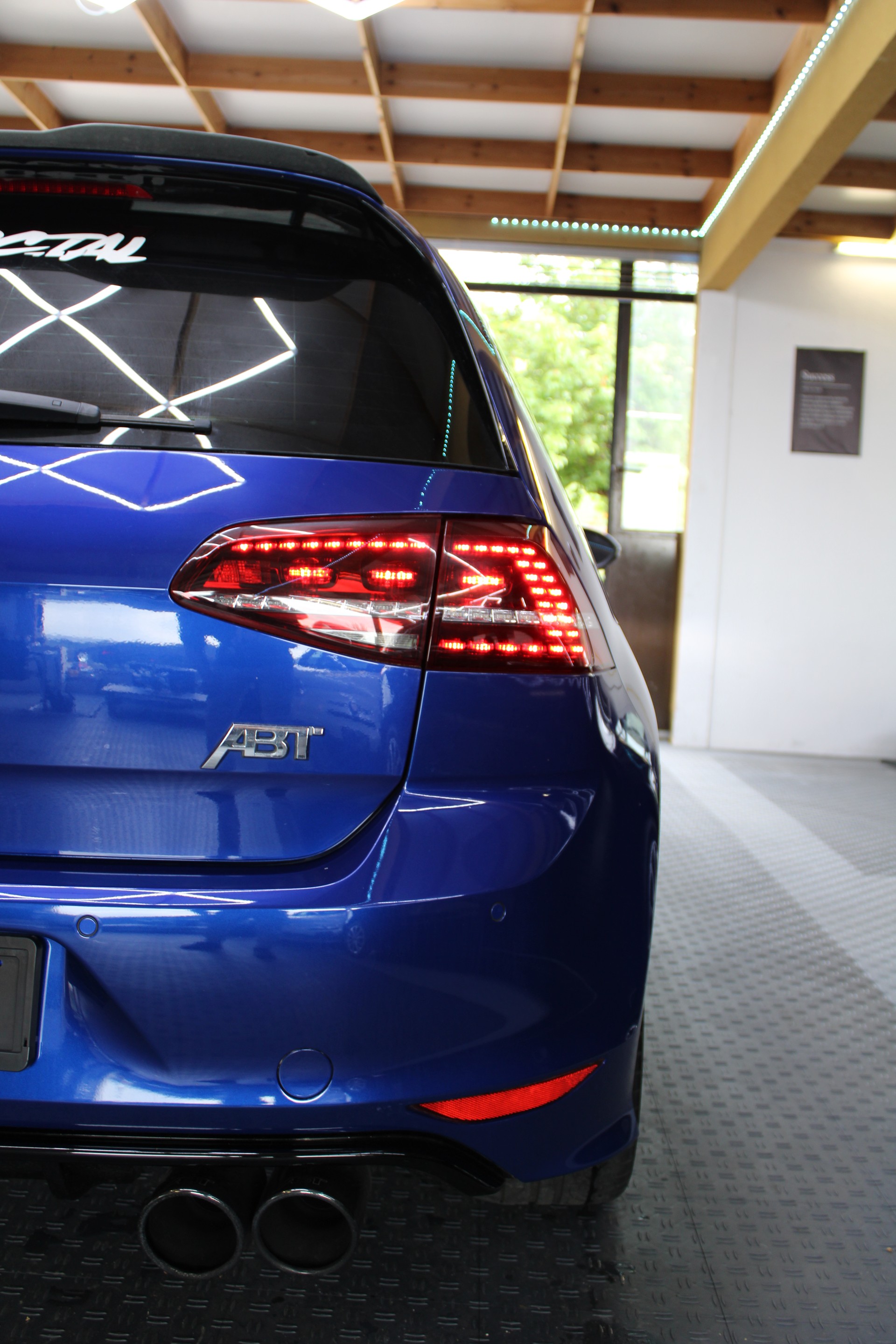 VW Golf 2.0 TSI R 4Motion DSG-image-13