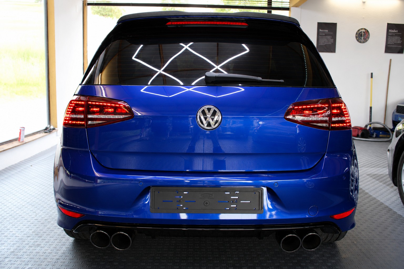 VW Golf 2.0 TSI R 4Motion DSG-image-3