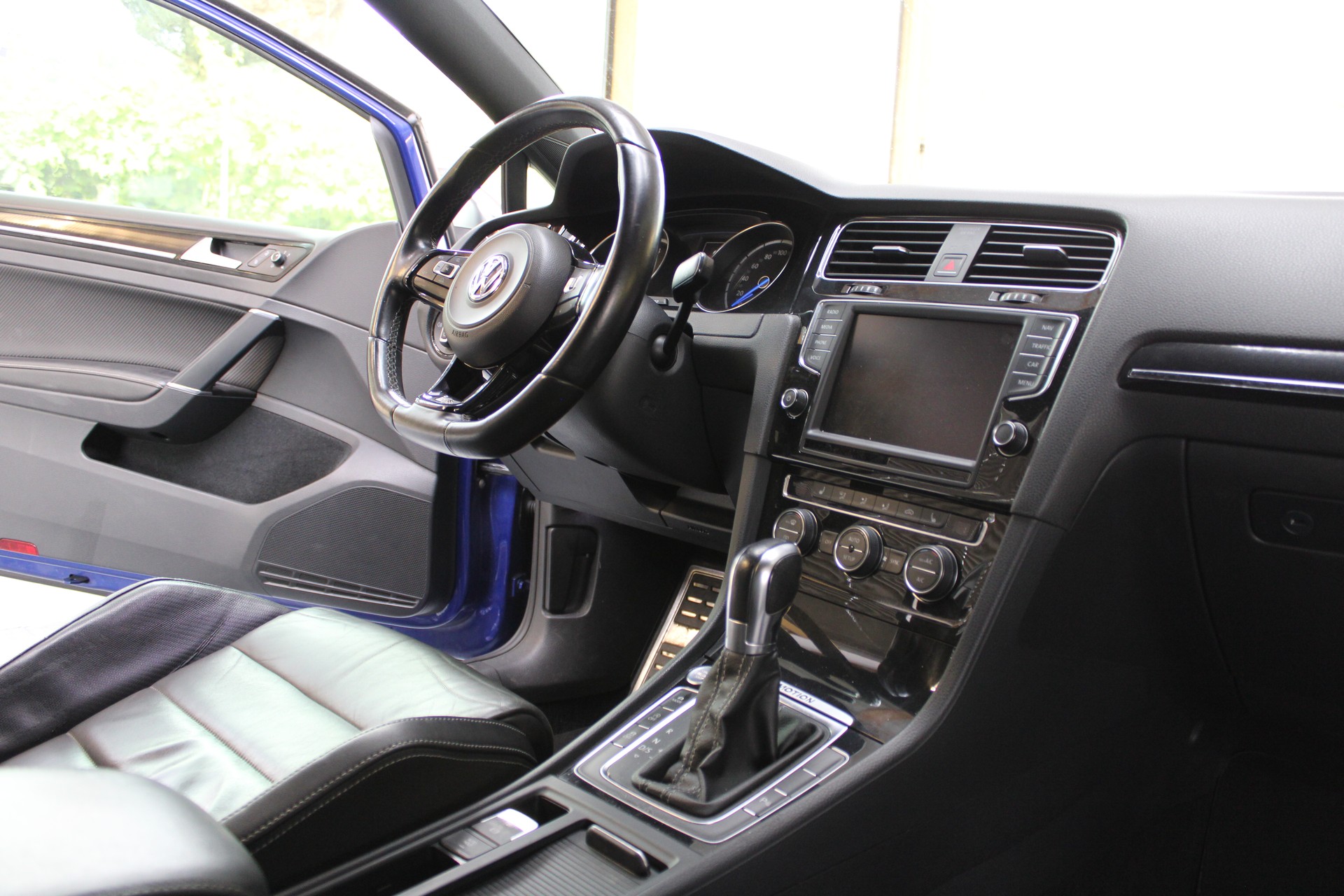 VW Golf 2.0 TSI R 4Motion DSG-image-8