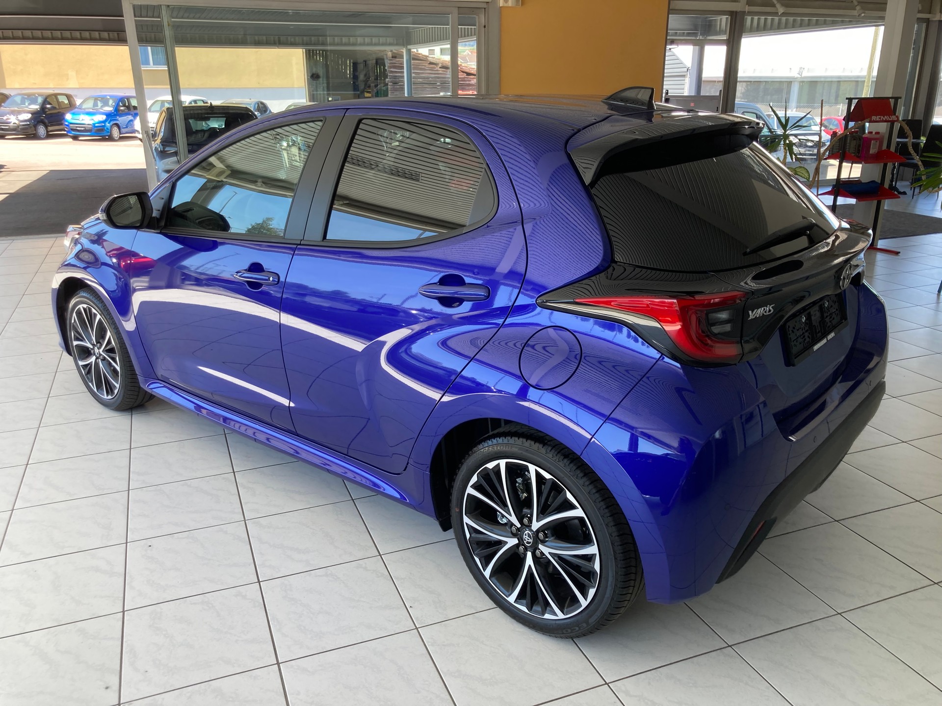 TOYOTA Yaris 1.5 Trend e-CVT-image-6
