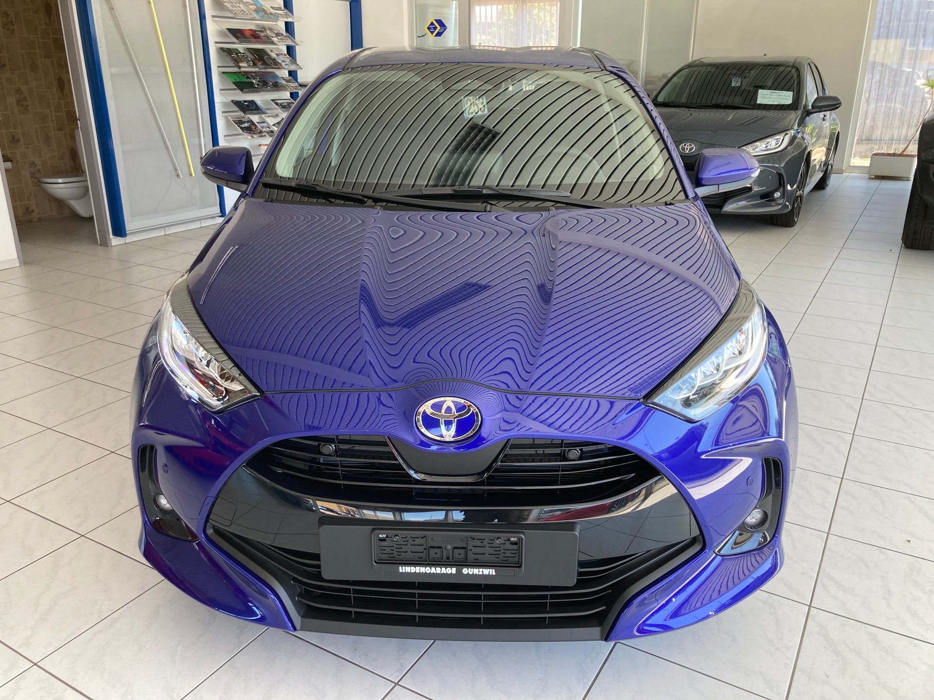 TOYOTA Yaris 1.5 Trend e-CVT-image-1