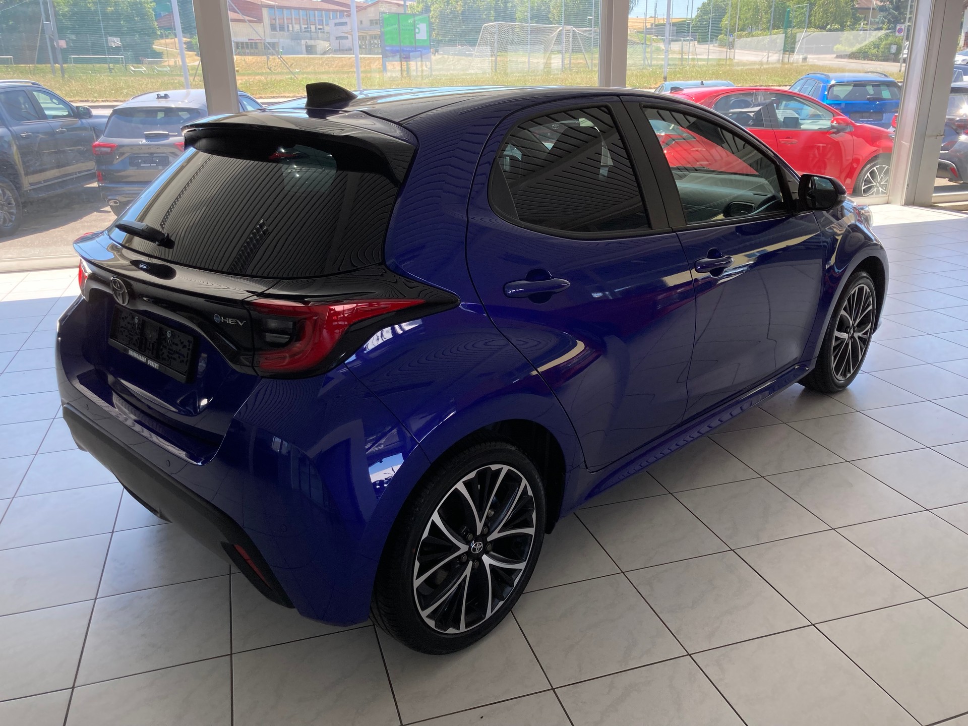 TOYOTA Yaris 1.5 Trend e-CVT-image-4