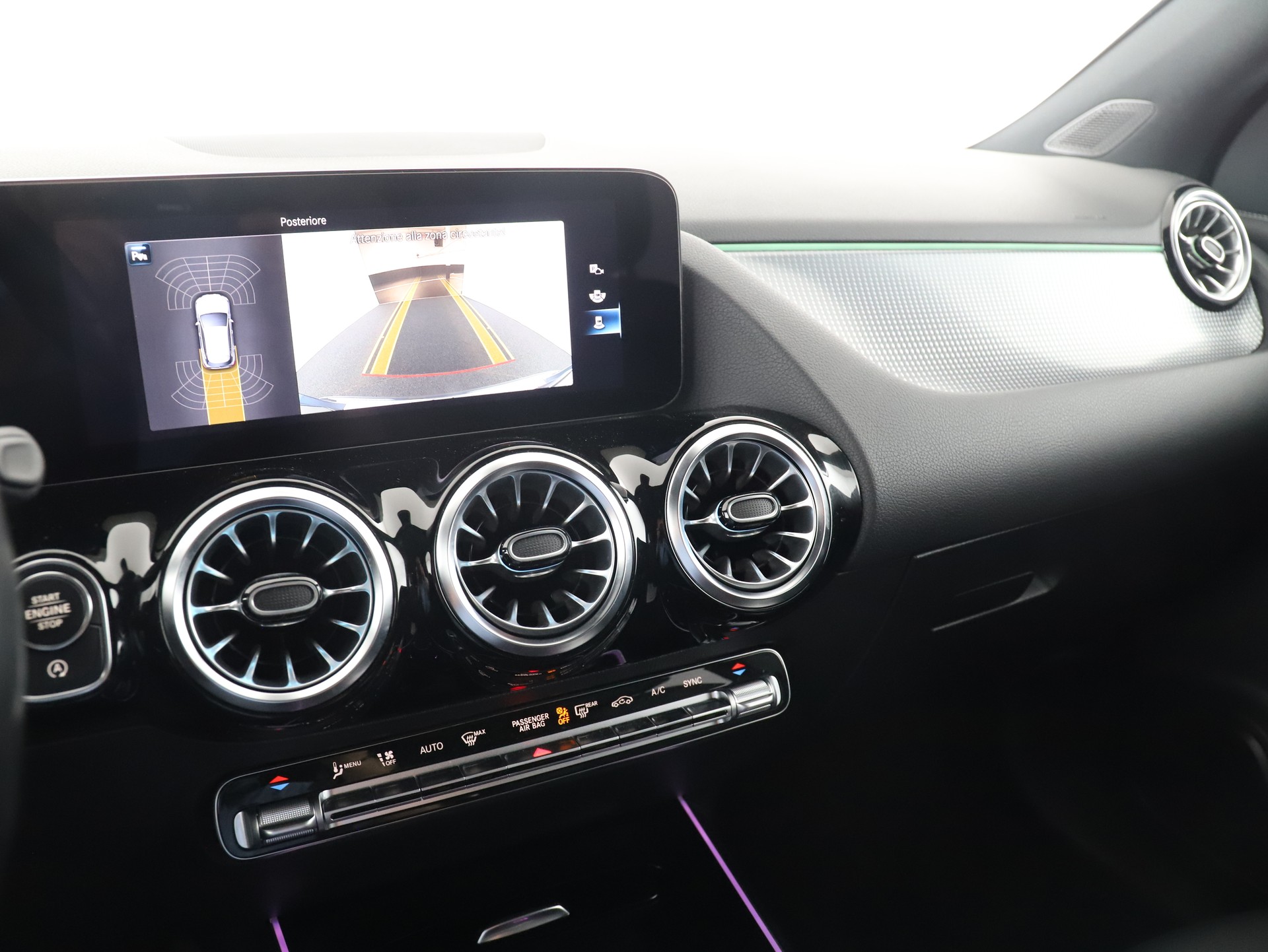 MERCEDES-BENZ GLA 250 Progressive4Matic-image-13