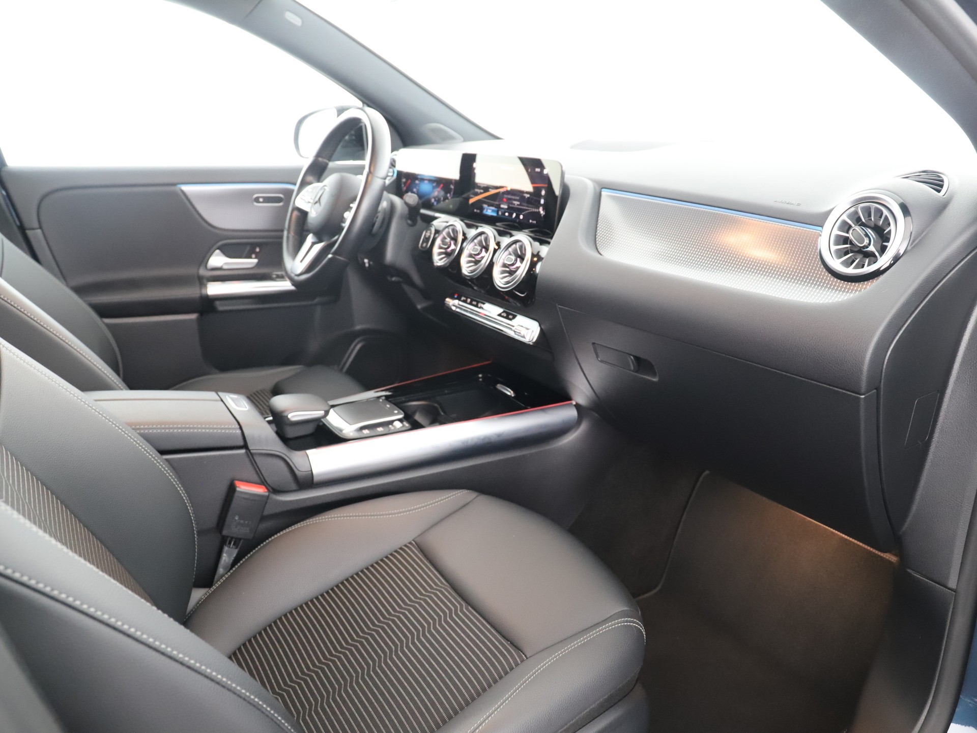 MERCEDES-BENZ GLA 250 Progressive4Matic-image-8
