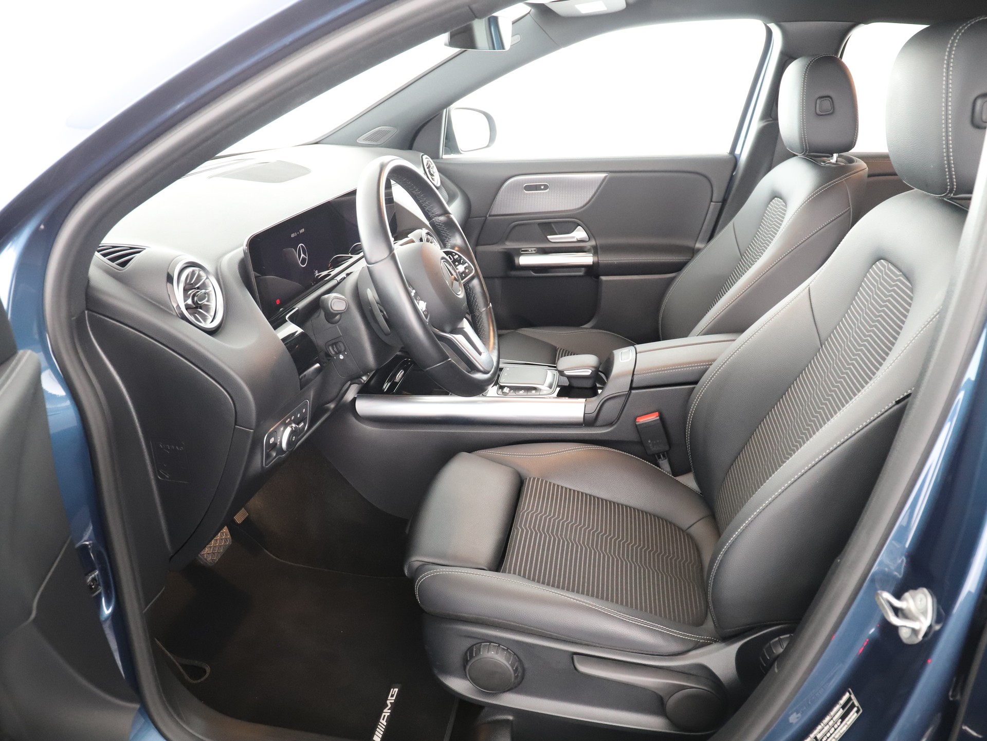 MERCEDES-BENZ GLA 250 Progressive4Matic-image-9