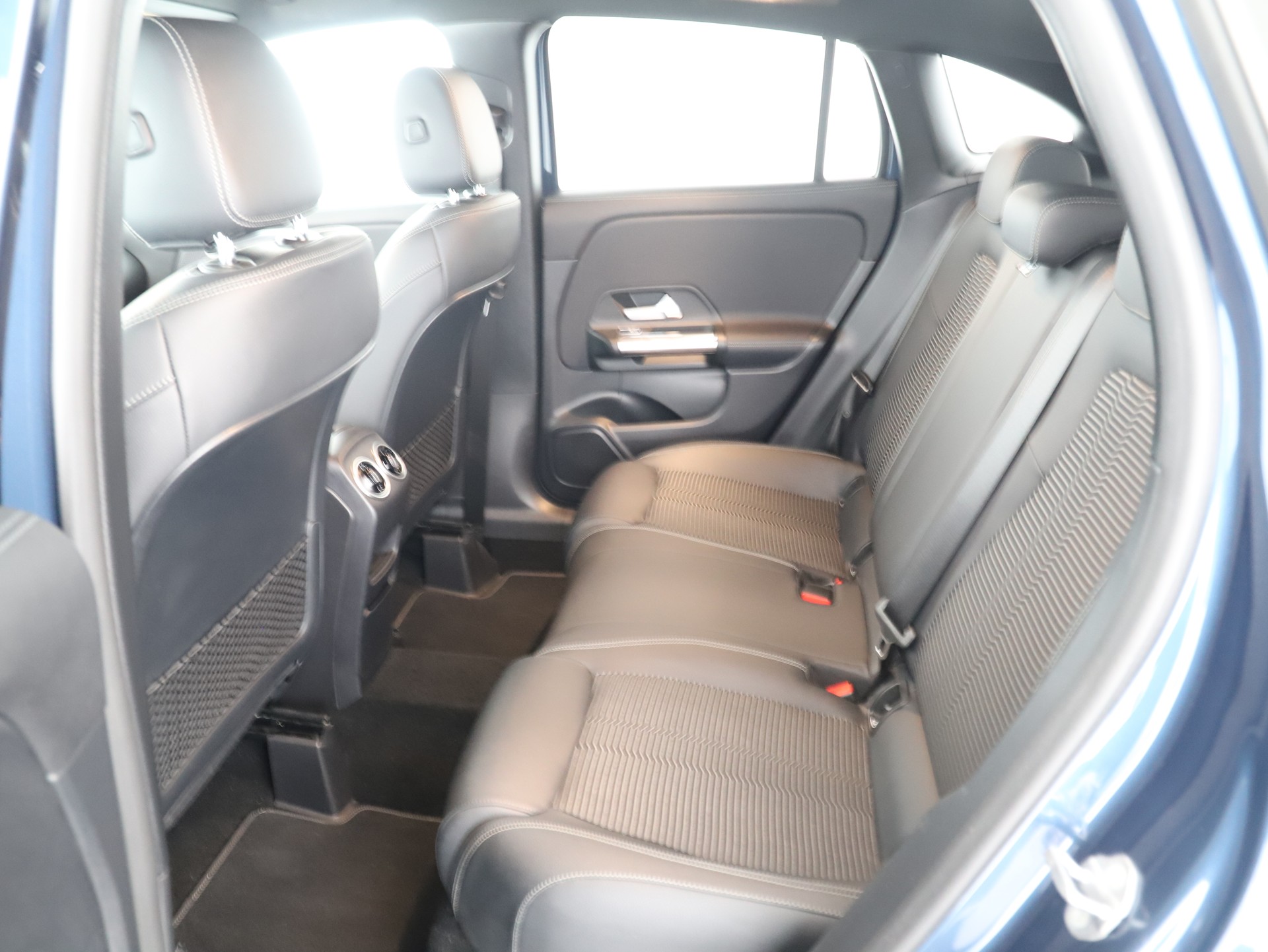 MERCEDES-BENZ GLA 250 Progressive4Matic-image-12