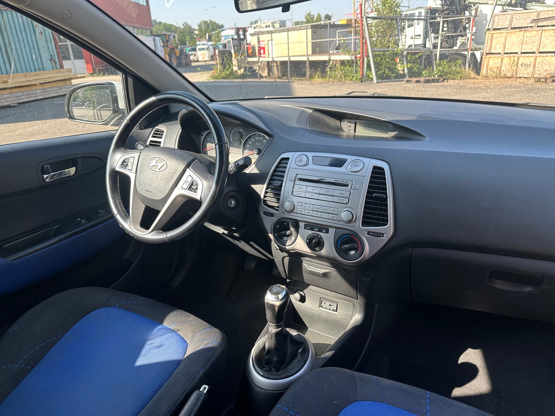 HYUNDAI i20 1.4 Style-image-4