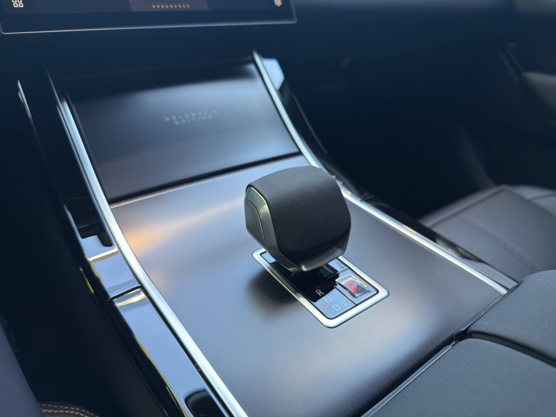 LAND ROVER Range Rover Velar P400e 2.0 I4 PHEV Belgravia Ed. Automatic-image-12