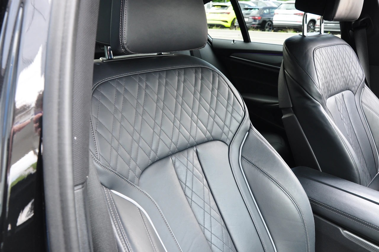 BMW 530e xDrive Pure M Sport Edition Steptronic-image-12