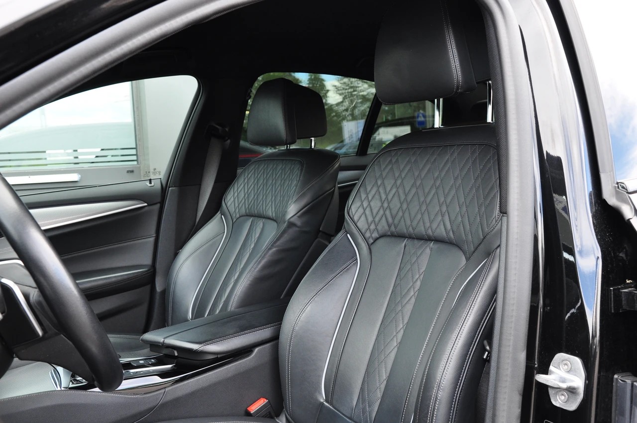 BMW 530e xDrive Pure M Sport Edition Steptronic-image-9