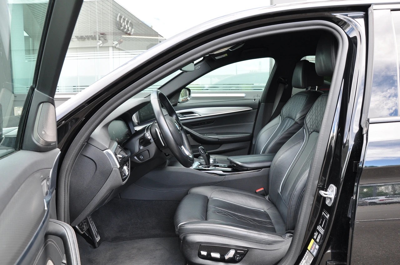 BMW 530e xDrive Pure M Sport Edition Steptronic-image-8