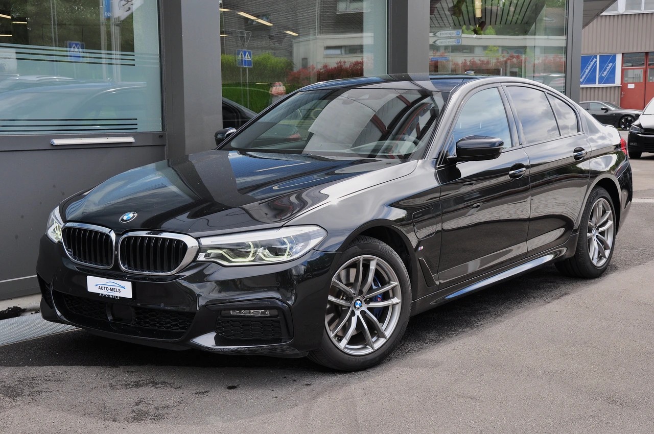 BMW 530e xDrive Pure M Sport Edition Steptronic-image-2