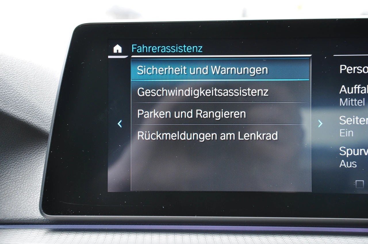BMW 530e xDrive Pure M Sport Edition Steptronic-image-21