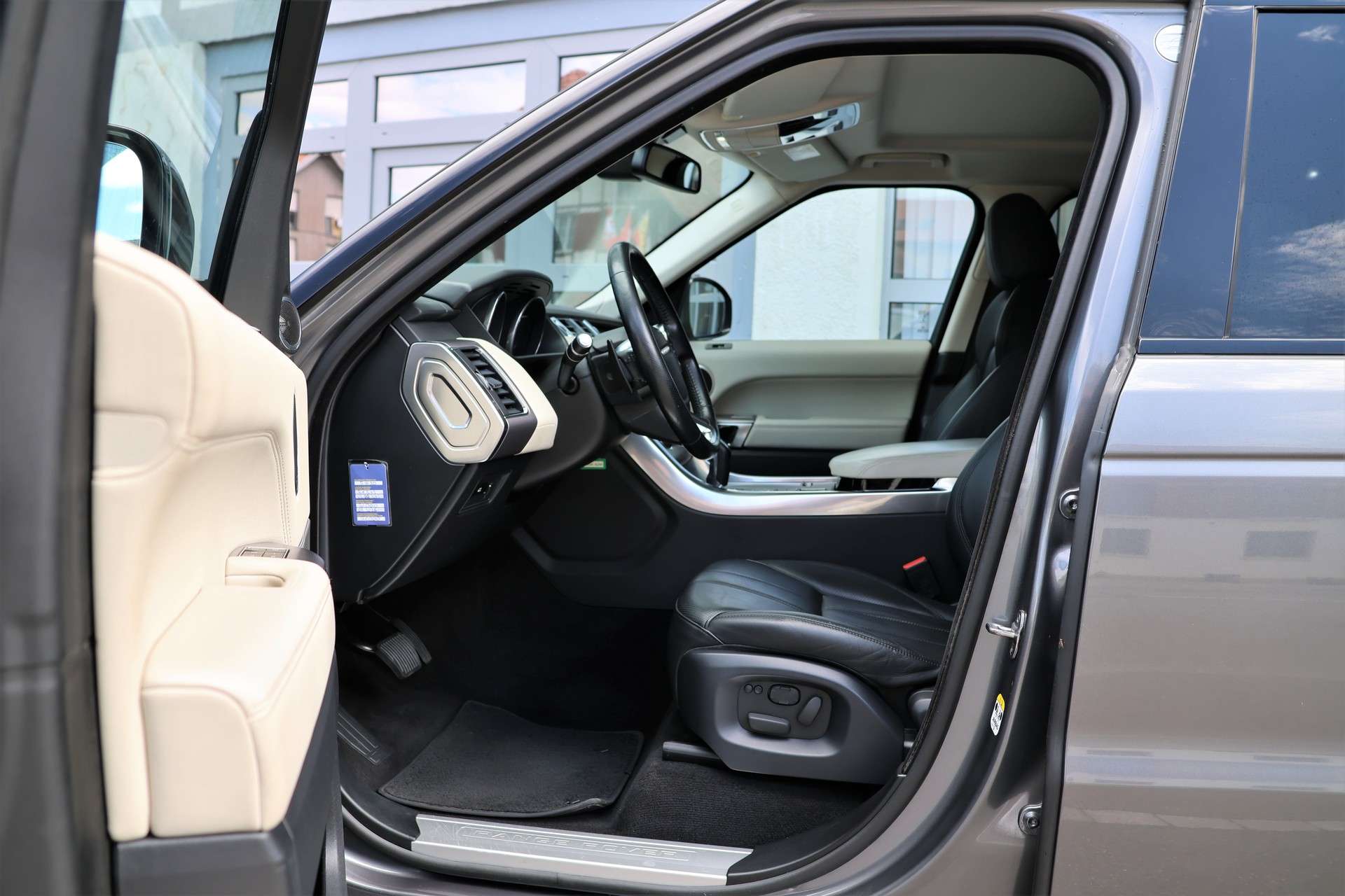 LAND ROVER Range Rover Sport 3.0 TDV6 HSE Automatic-image-8