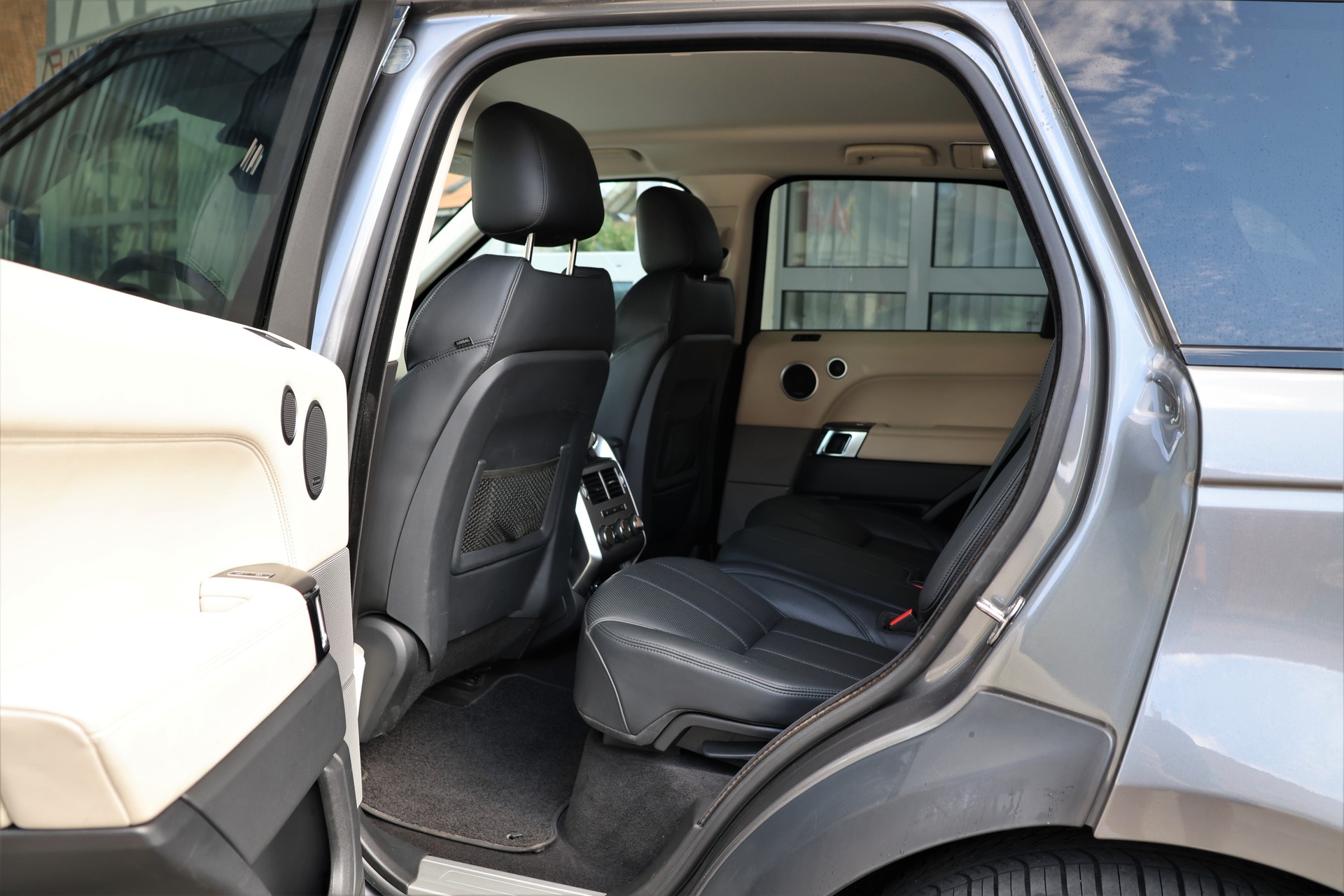 LAND ROVER Range Rover Sport 3.0 TDV6 HSE Automatic-image-12