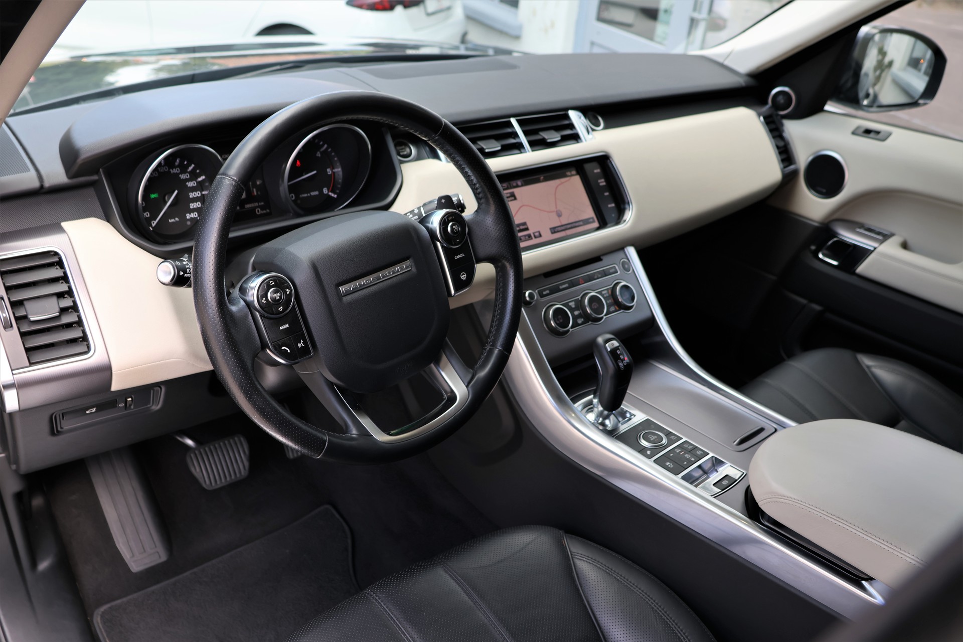 LAND ROVER Range Rover Sport 3.0 TDV6 HSE Automatic-image-9