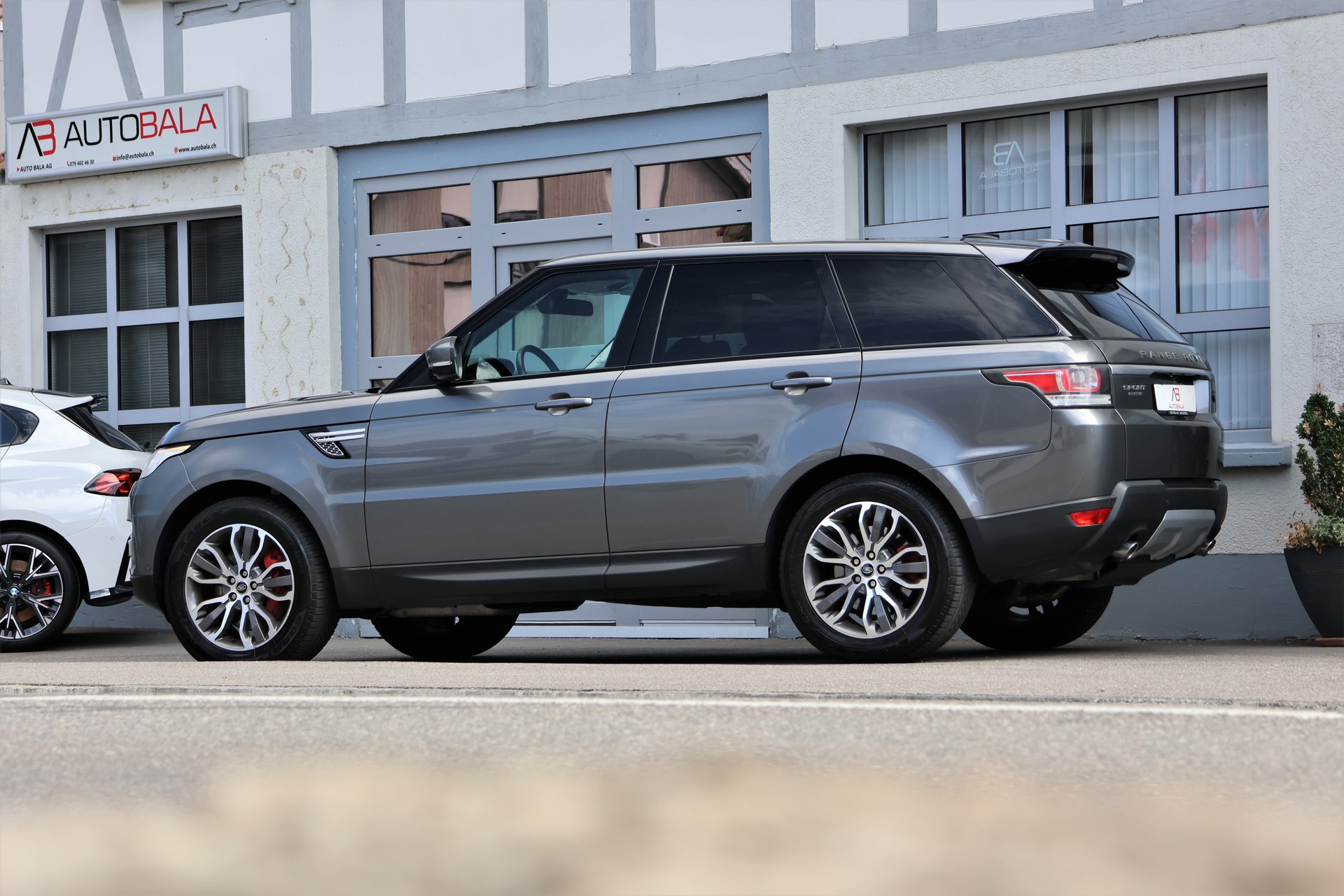 LAND ROVER Range Rover Sport 3.0 TDV6 HSE Automatic-showroom-element-3