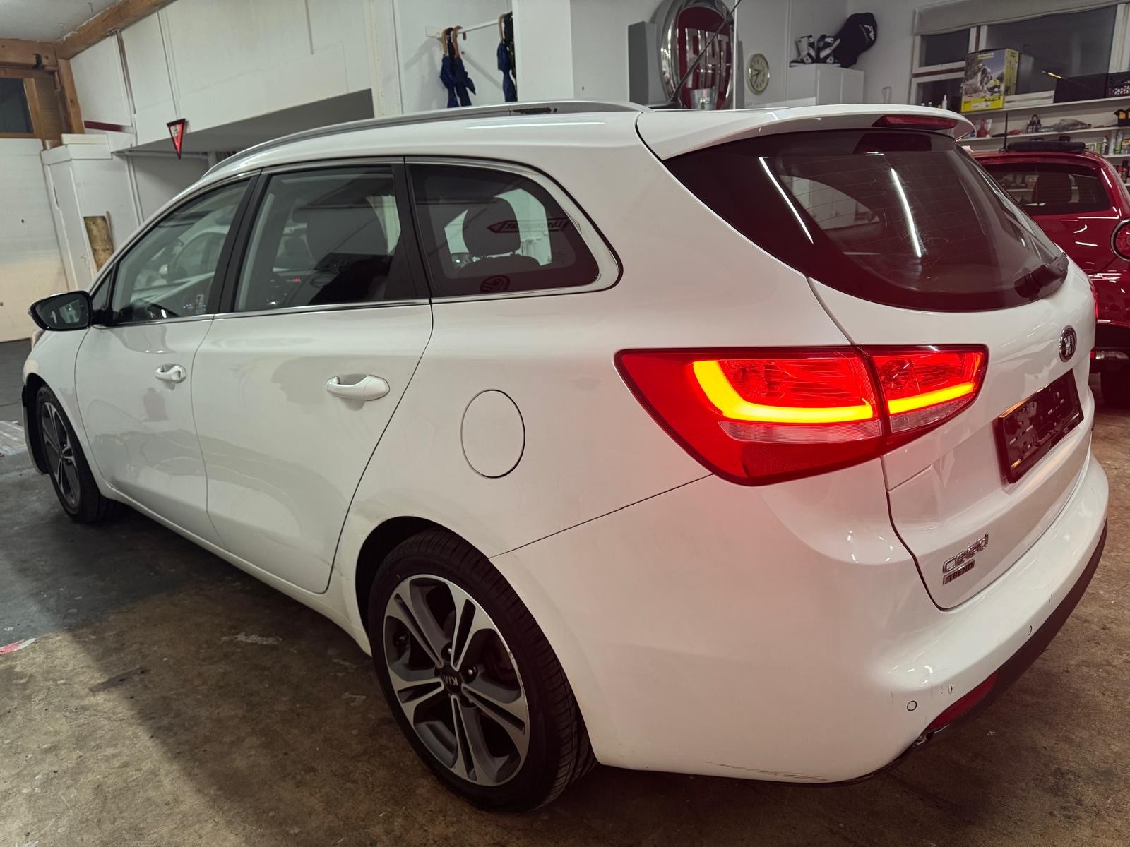 KIA Cee'd Sportswagon 1.6 CRDi Style DCT-image-2