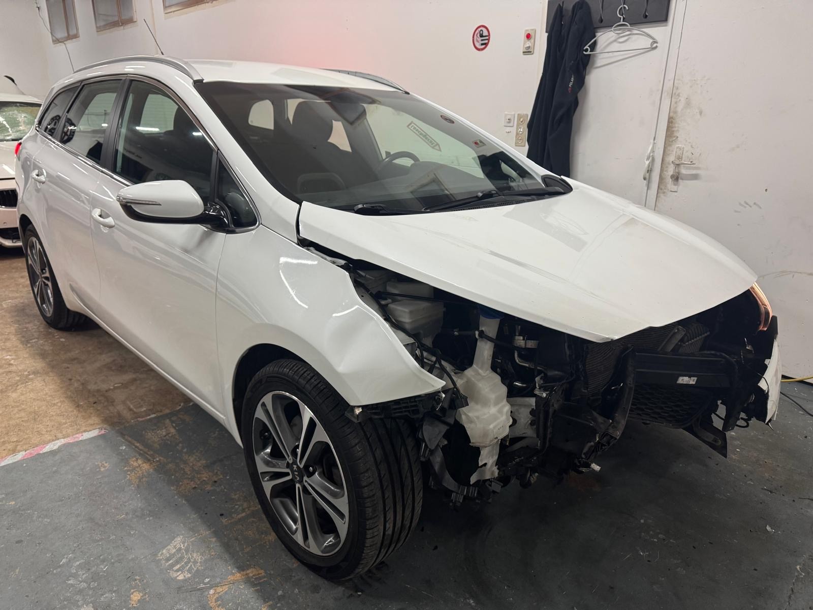 KIA Cee'd Sportswagon 1.6 CRDi Style DCT-image-4