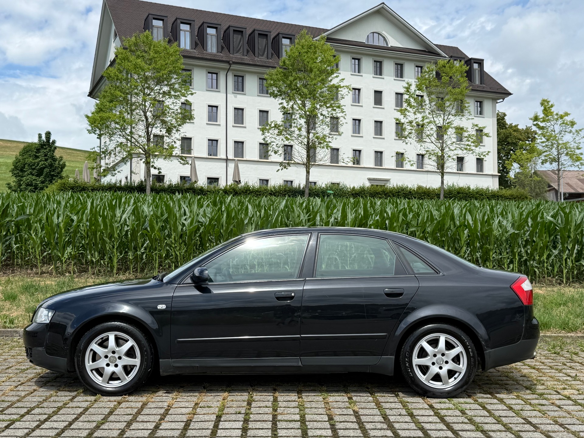 AUDI A4 1.8 T-image-1