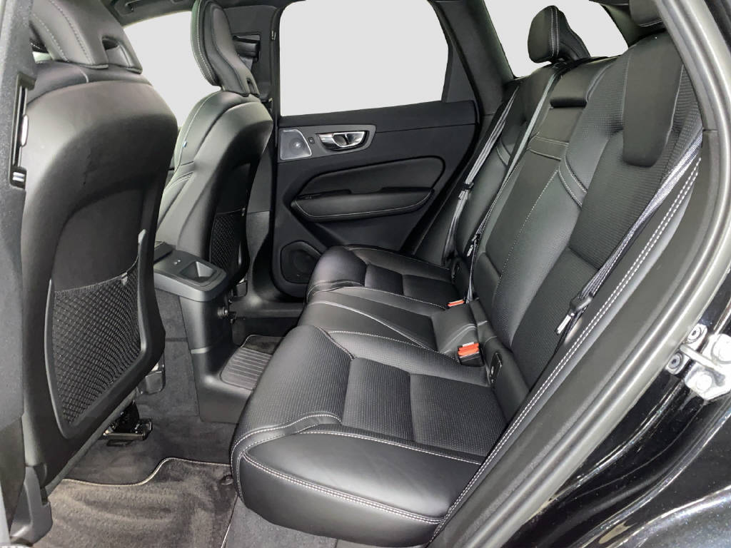 VOLVO XC60 2.0 T8 TE R-Design eAWD-image-12