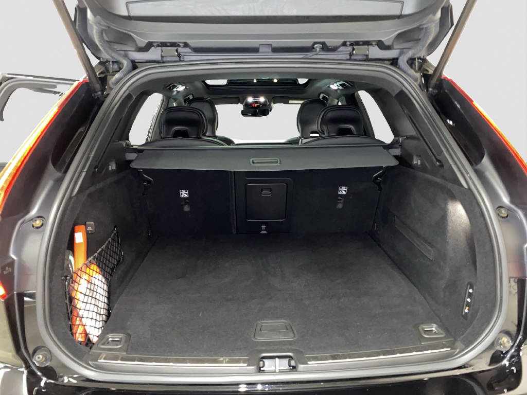 VOLVO XC60 2.0 T8 TE R-Design eAWD-image-13